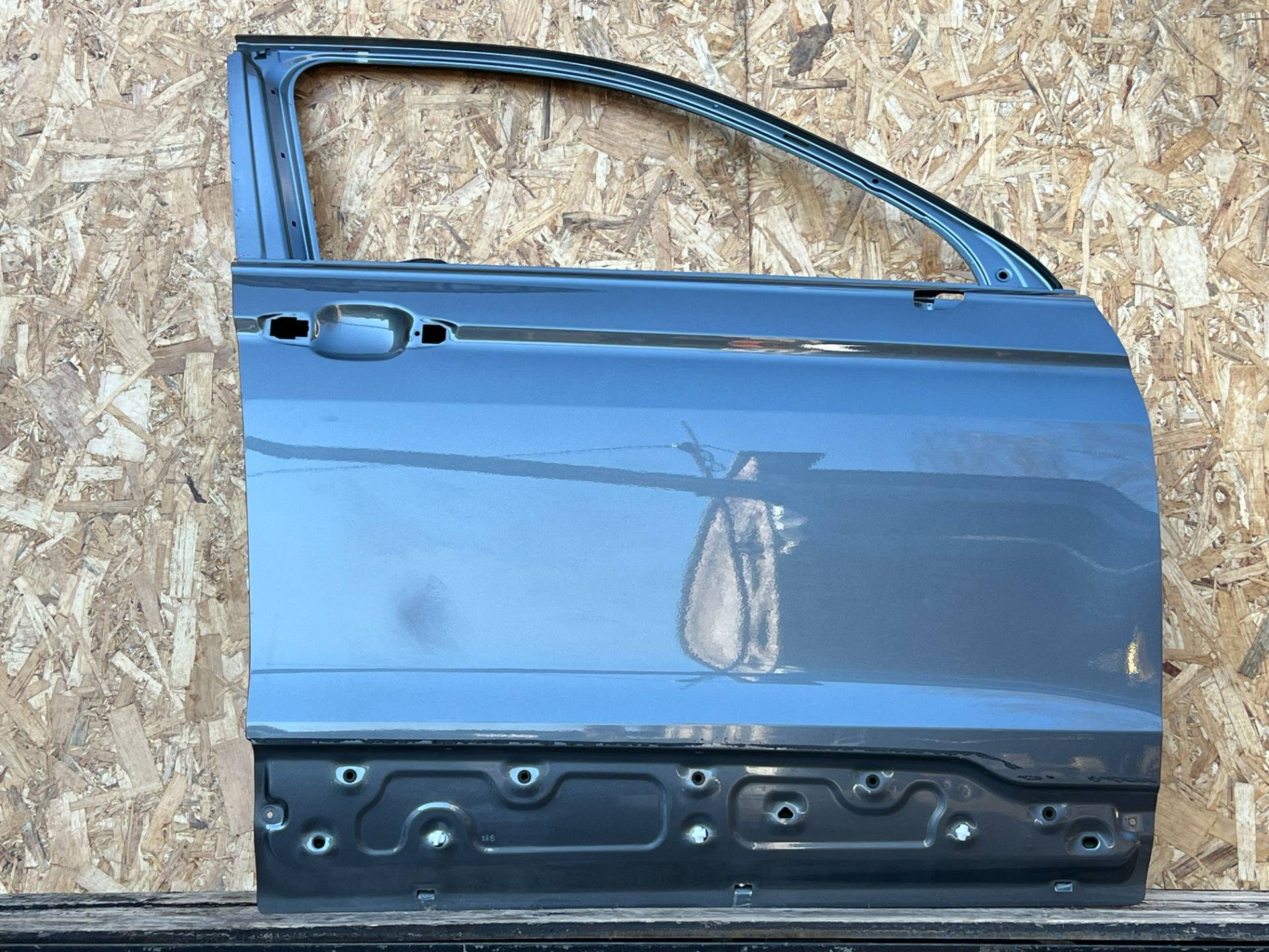 Дверь передняя правая Volkswagen Tiguan 2 2024 OEM 5NN831056C