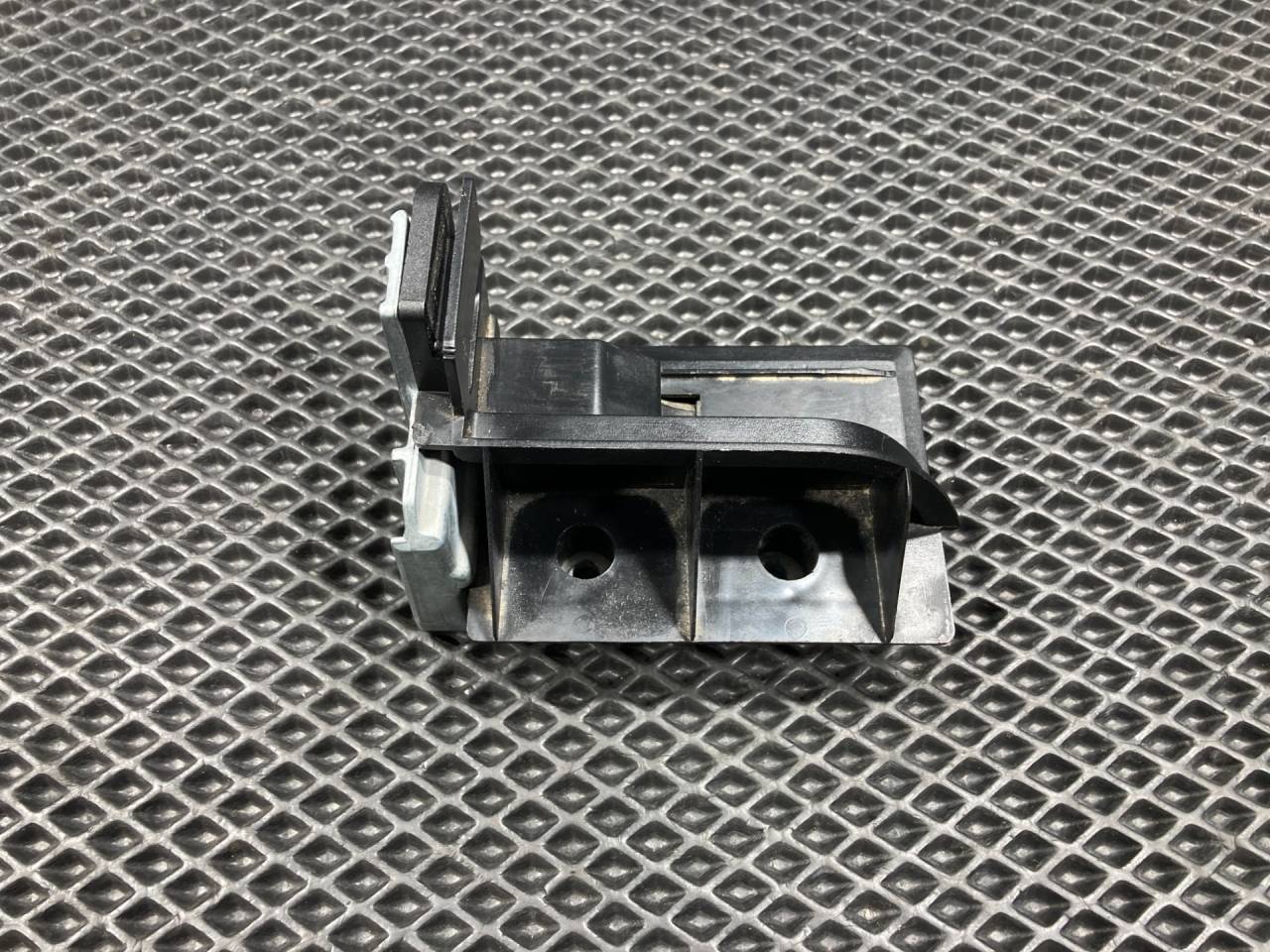 Кронштейн полки багажника BMW X5 F15 2018, 3.0 л., N55 B30 A, бензин, АКПП, внедорожник 5 дв., 9928100013 - фото №1