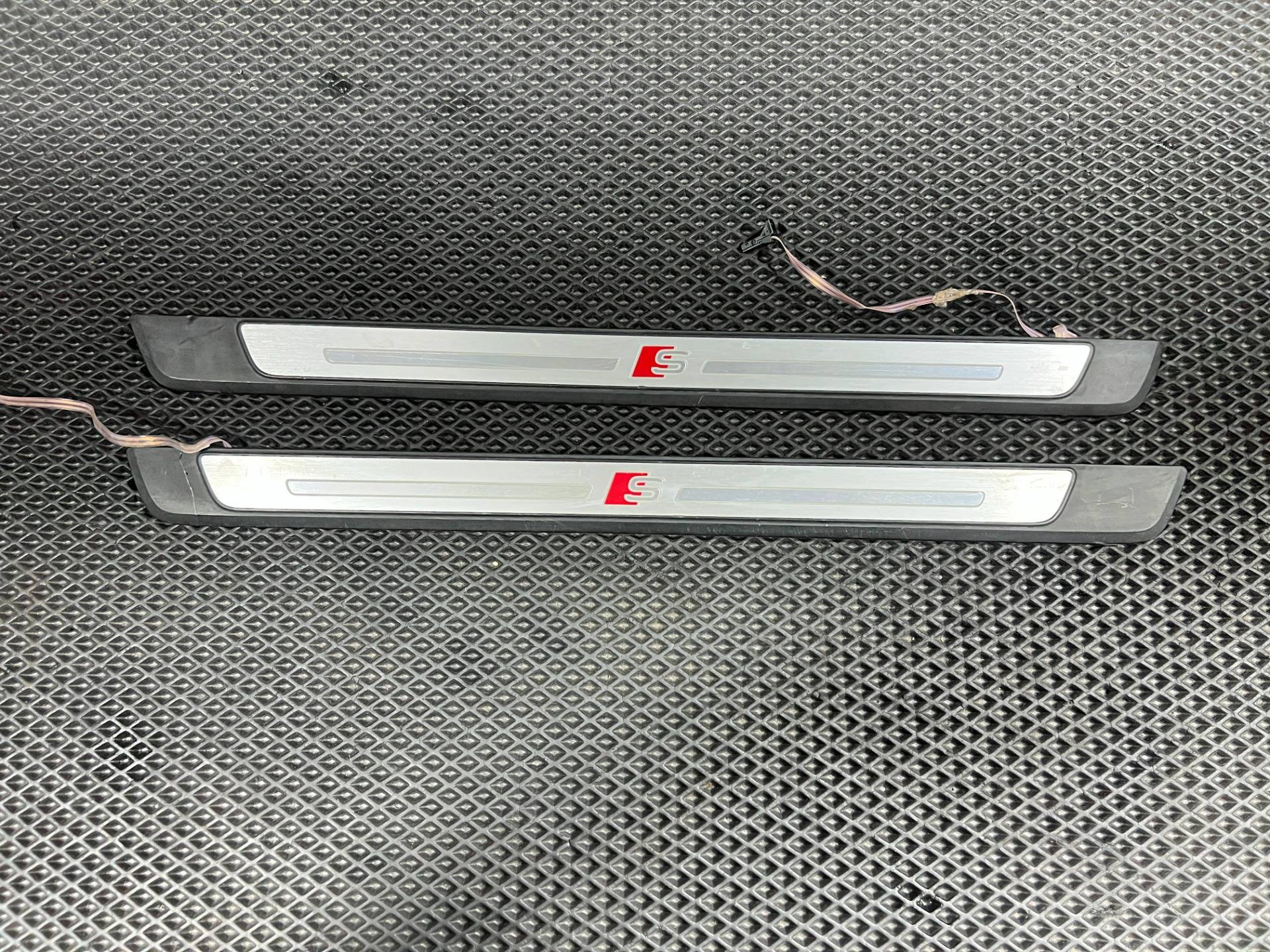 Накладка на порог внутренняя (комплект) Audi RS4 B9 рестайлинг 2021 OEM 8W0947418A, 8W0947417A