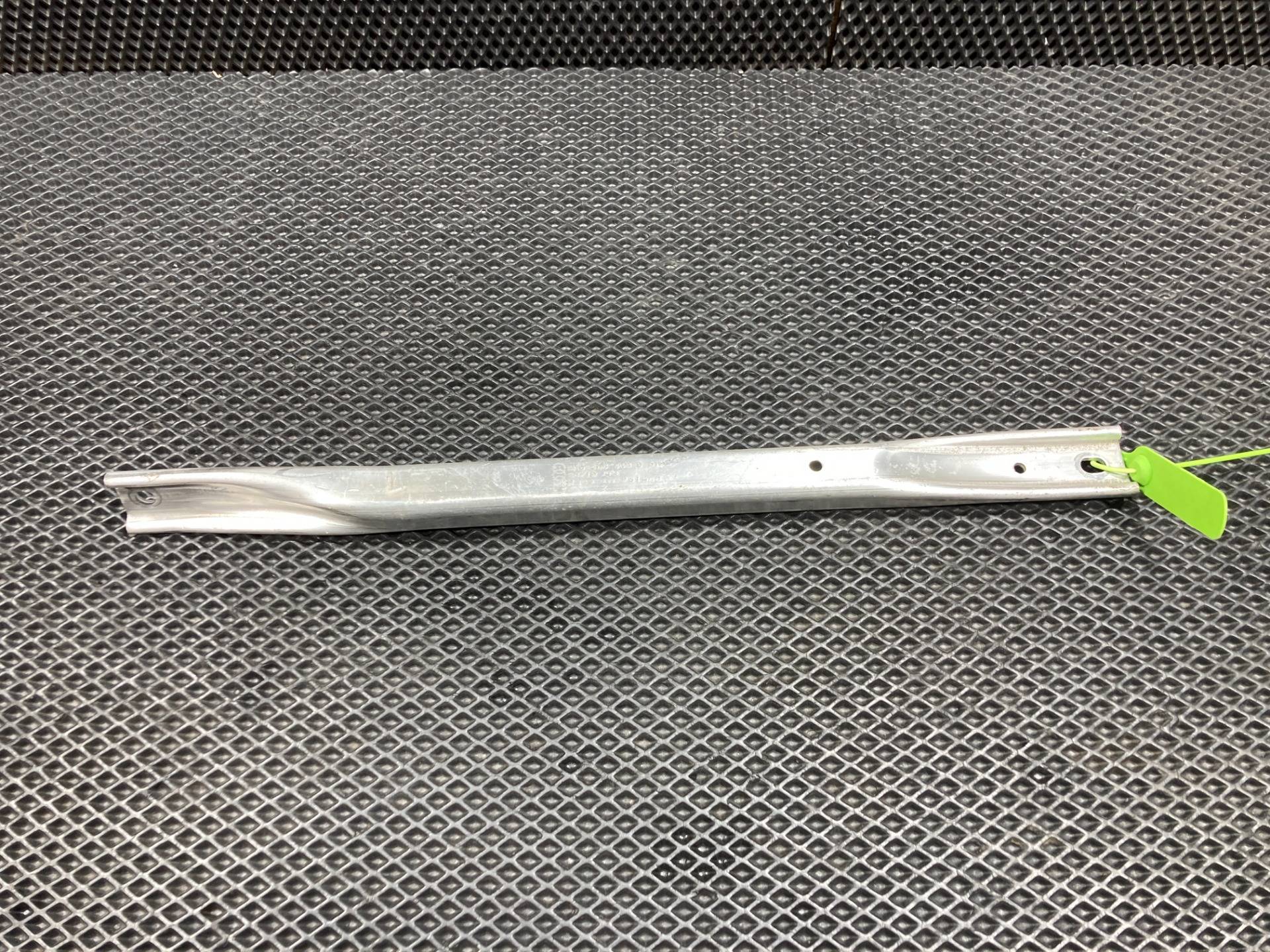 Распорная планка Audi RS4 B9 2019 OEM 8W0805645B, 8W0805645, 8W0805645A