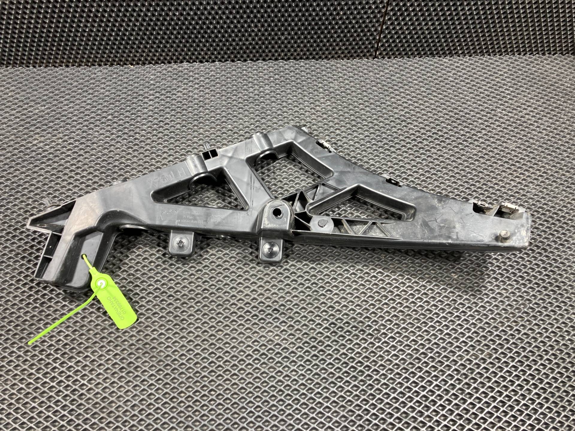 кронштейн крепления бампера заднего Jaguar XE X760 2016 OEM GX7317A882AB, T4N13779, T4N3041