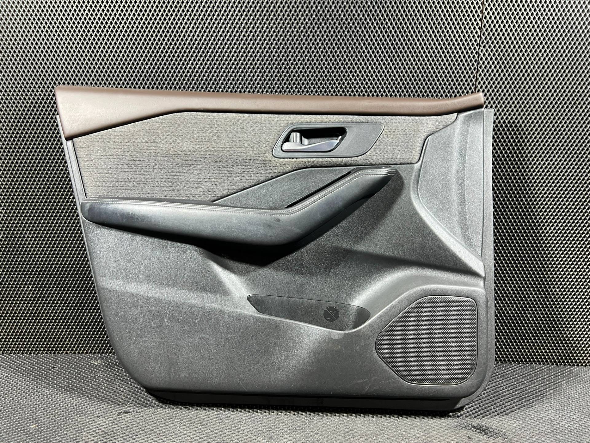 Обшивка двери передней левой (дверная карта) Nissan Rogue T33 2022 OEM 809A16RR7A, 809776RR001, 806836RR0D, 809116RR0A