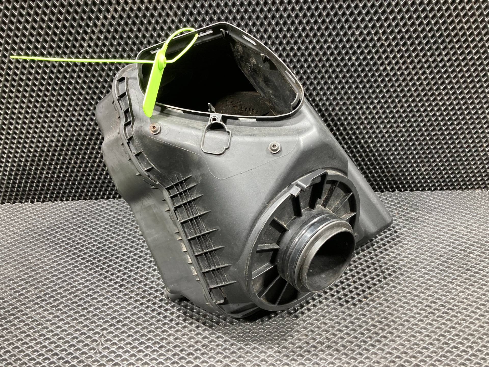 Корпус воздушного фильтра Audi A7 4G 2013 OEM 4G0133836R