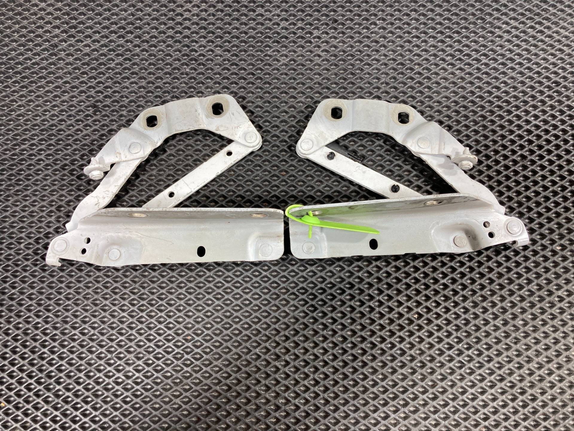 Петля капота Land Rover Evoque 1 поколение [рестайлинг] 2015 OEM 6H5216800AC, 6H5216801AC, LR001562, LR001565