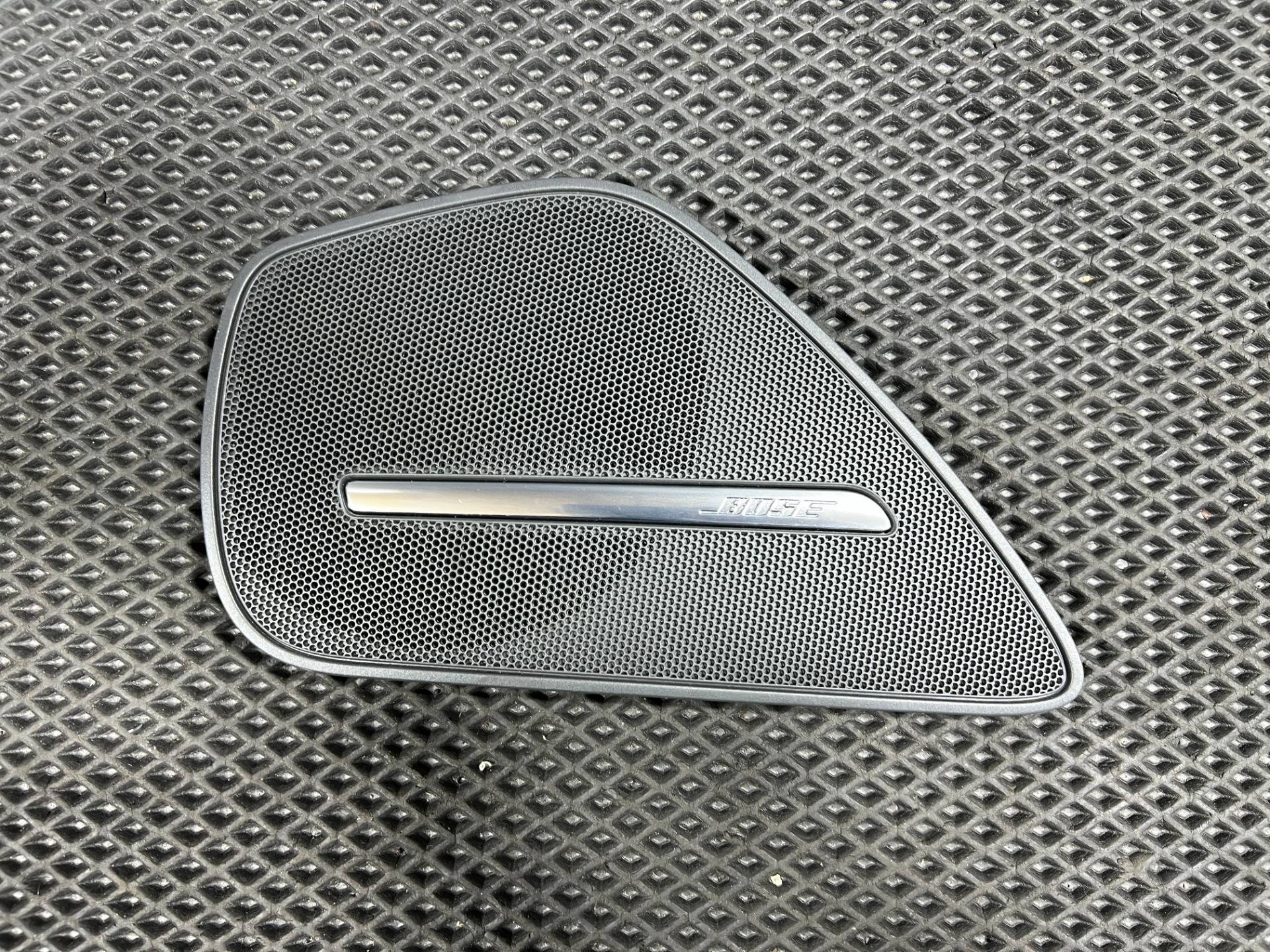 Сетка для динамика Audi S8 D4 2013 OEM 4H0868452A