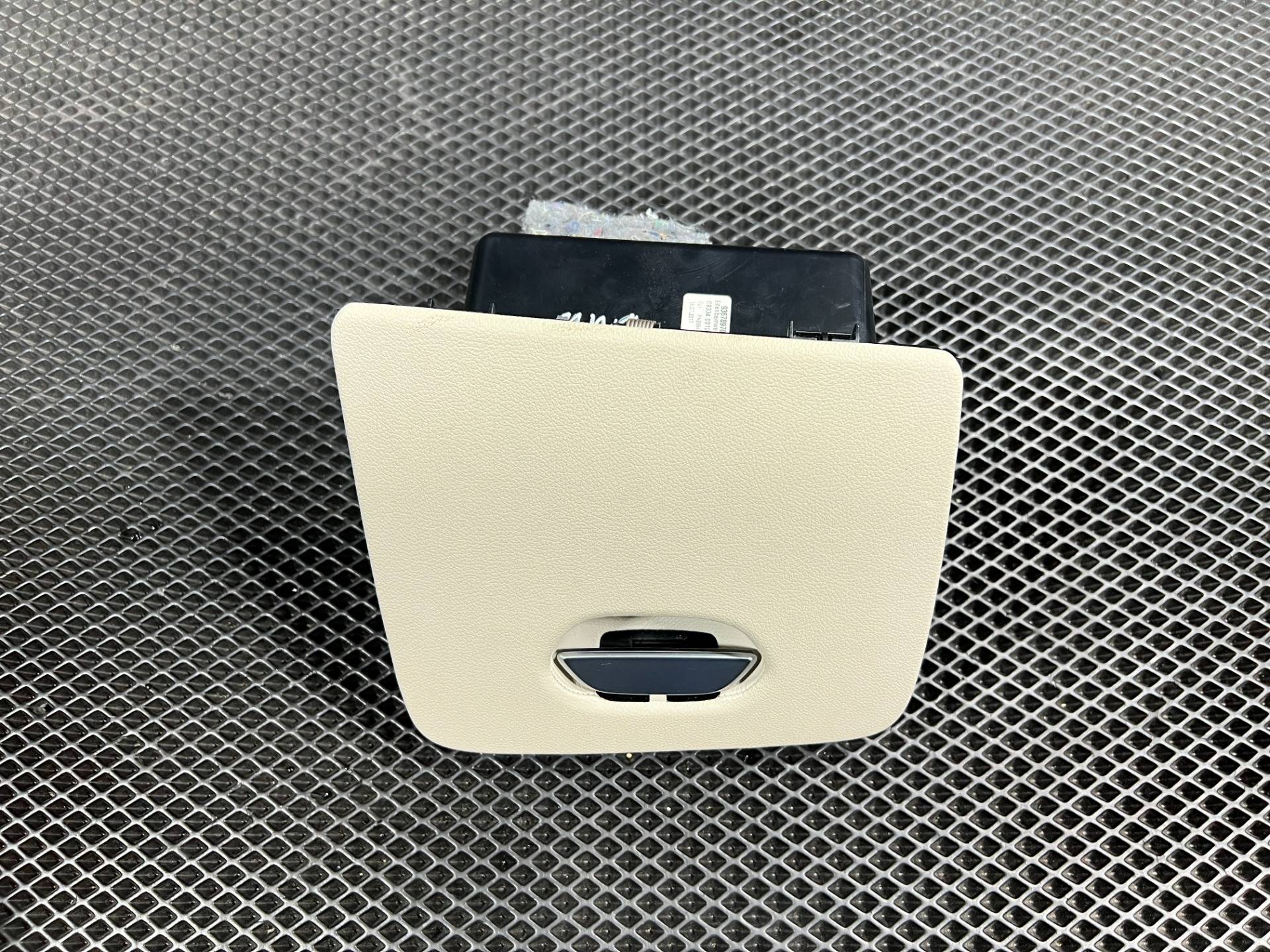 Бардачок BMW 7 G11/G12 2017 OEM 936789708