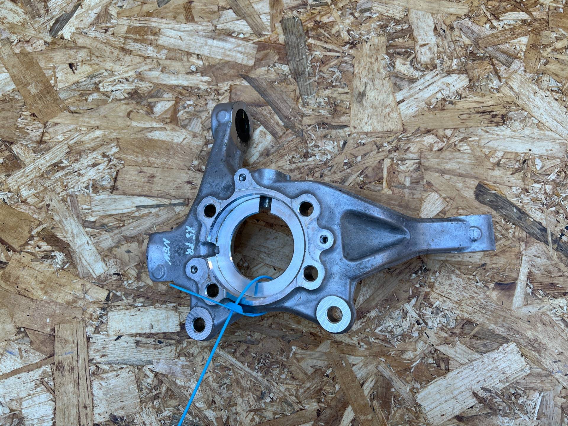 кулак поворотный правый Kia K5 3 2025 OEM 51711L0500