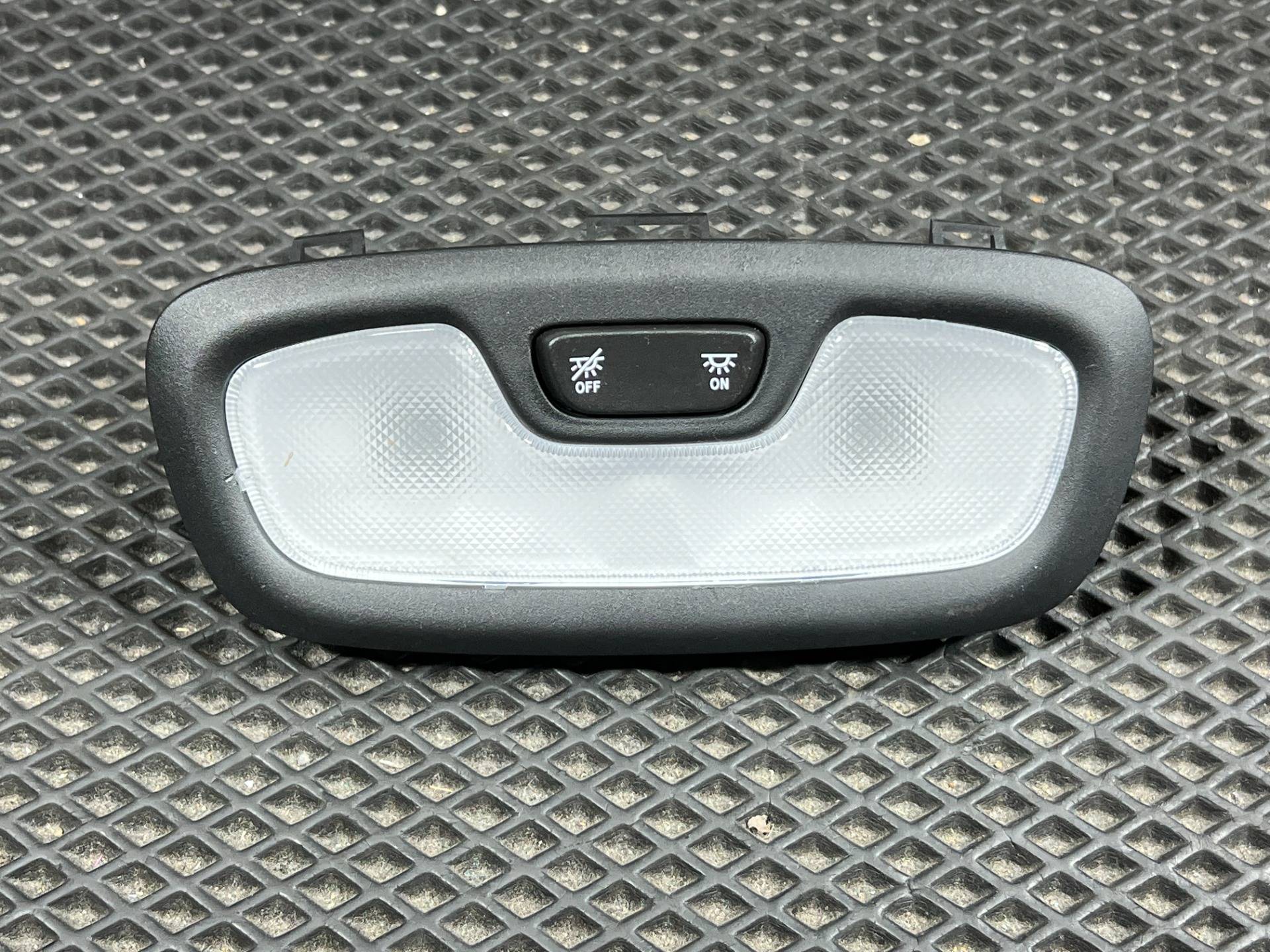 Фонарь салона (плафон) Buick Envista 2024 OEM 87839877, 86538592, 42654417, 42755881