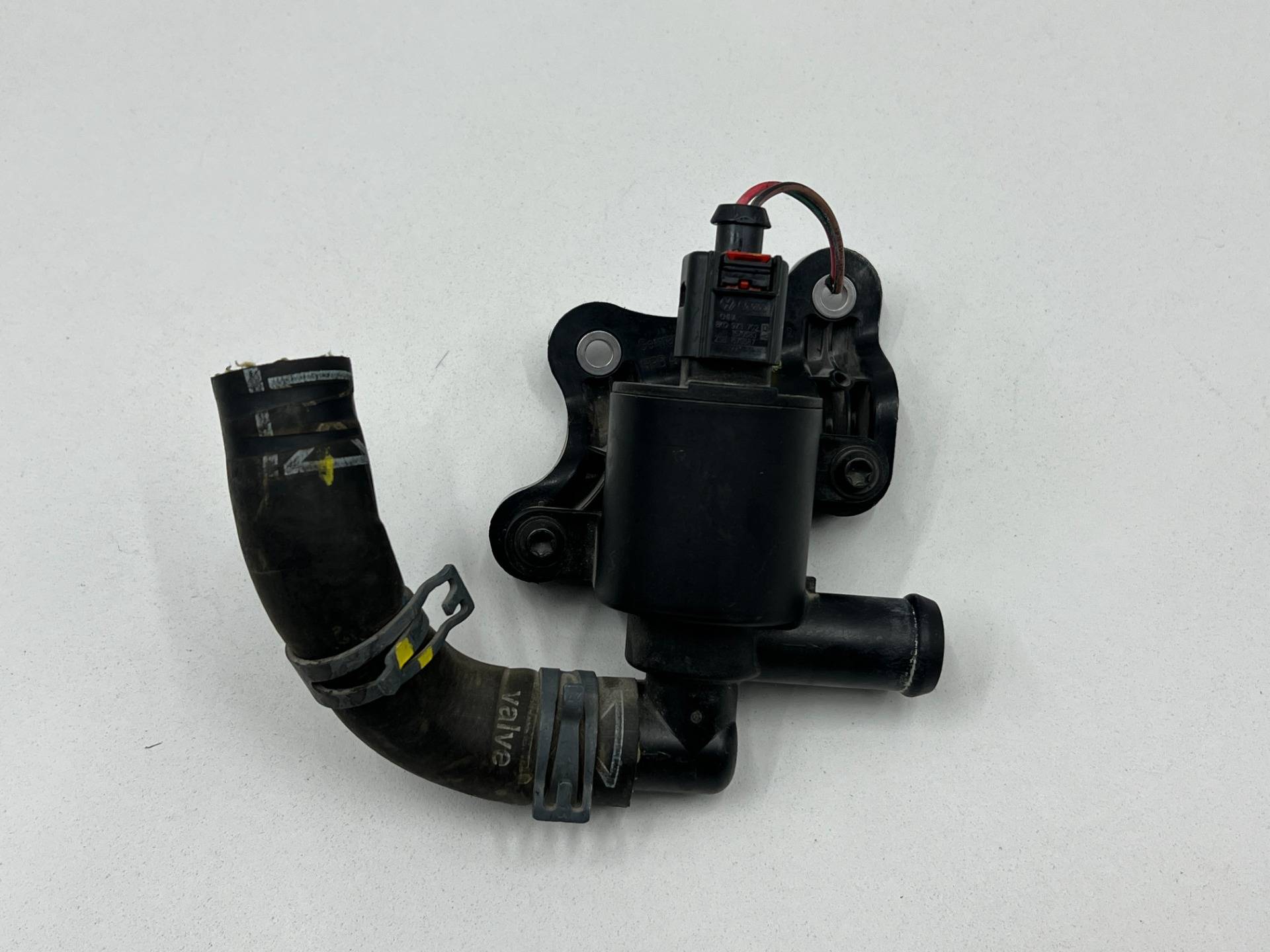 Насос антифриза дополнительный Audi TT 8S 2018 OEM 4H0121671D