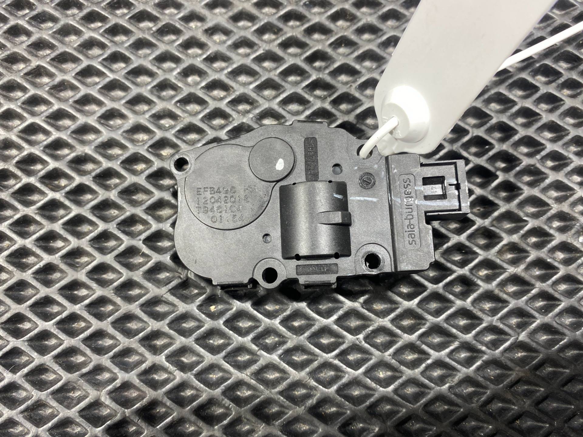 Моторчик заслонки печки BMW X6 F16 2018 OEM T946104, 64119321034