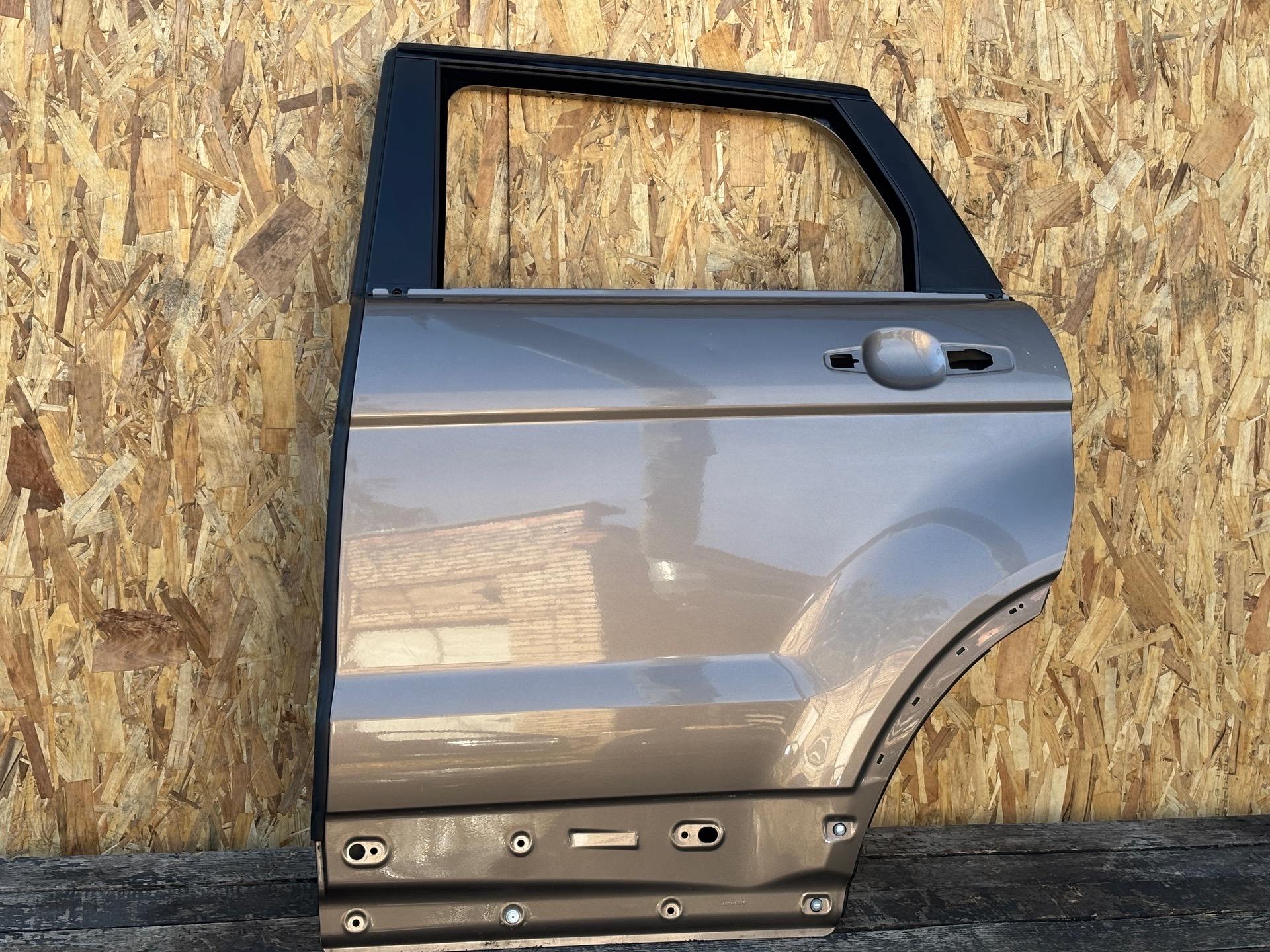 Дверь задняя левая Land Rover Evoque 1 поколение 2015 OEM BJ3224631AA, LR028557