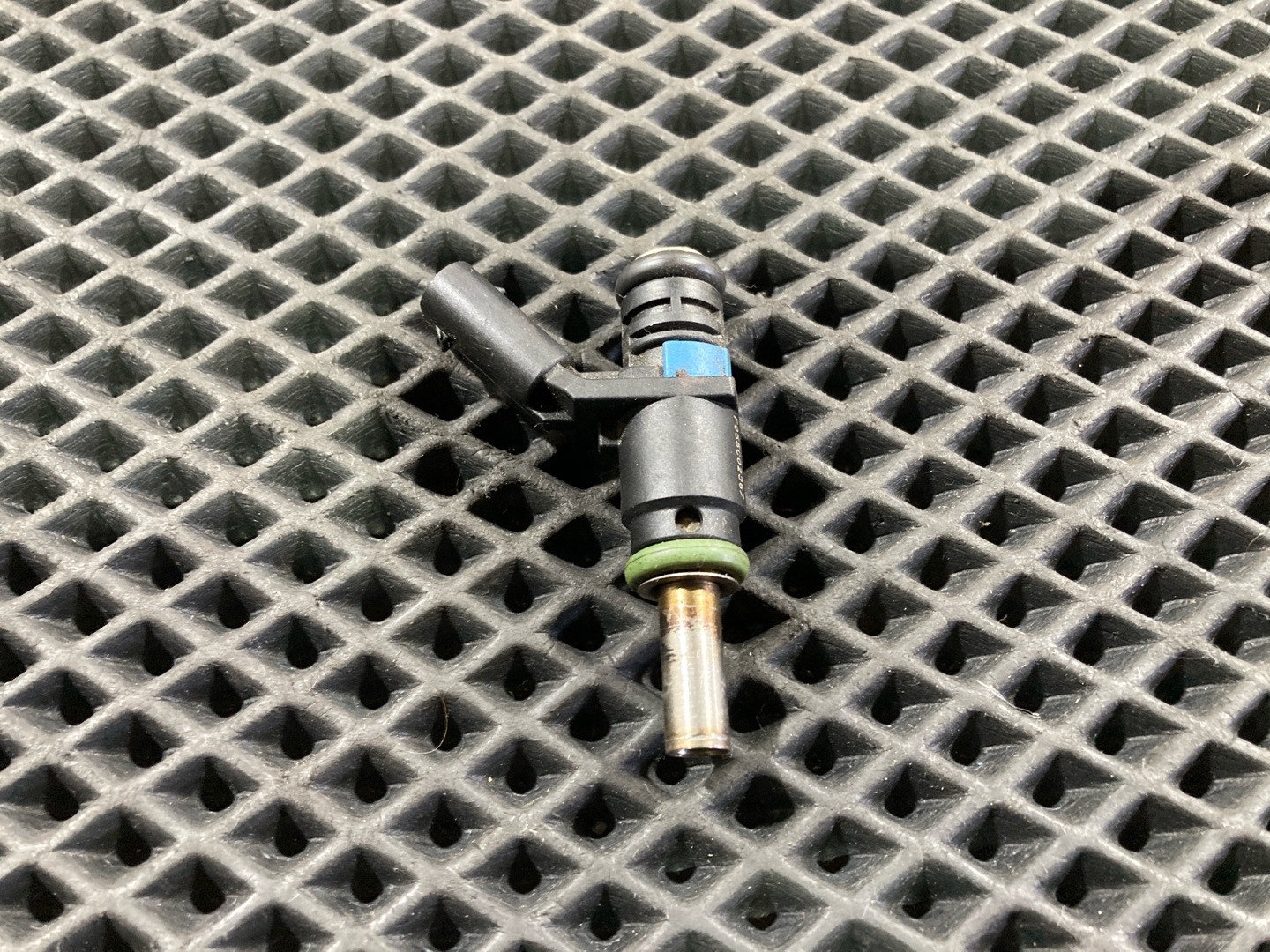Форсунка Audi A7 4G 2017 OEM 06E906031, 06E906031A