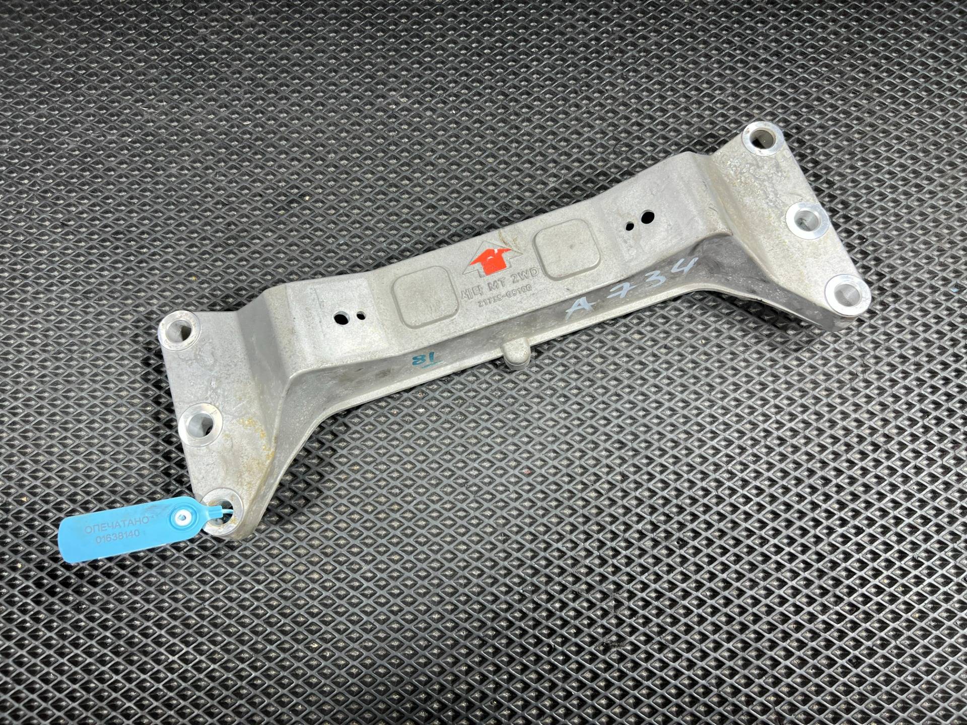 Кронштейн Кпп Genesis G70 2019 OEM 21735-G9100