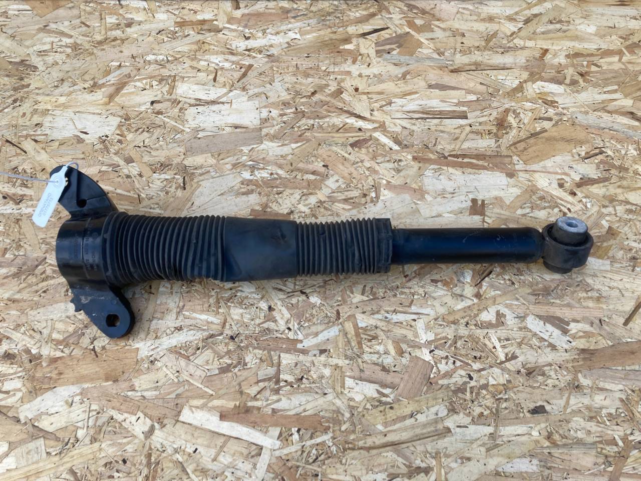 амортизатор задний правый Jaguar E-Pace 1 поколение 2018, 2.0 л., бензин, АКПП, внедорожник 5 дв., GK7218A116, J9C1776, J9C2150 - фото №1