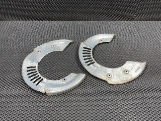 защитный кожух тормозного механизма Jaguar F-Pace 1 поколение X761 2016, 3.0 л., AJ 126, бензин, АКПП, внедорожник 5 дв., HK832K004AD, HK832K005AD, T4A3463, LR090693, LR090694, T4A3996