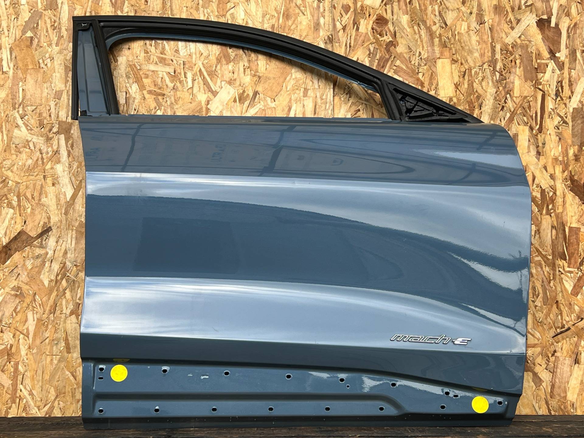Дверь передняя правая Ford Mustang Mach-E 2023