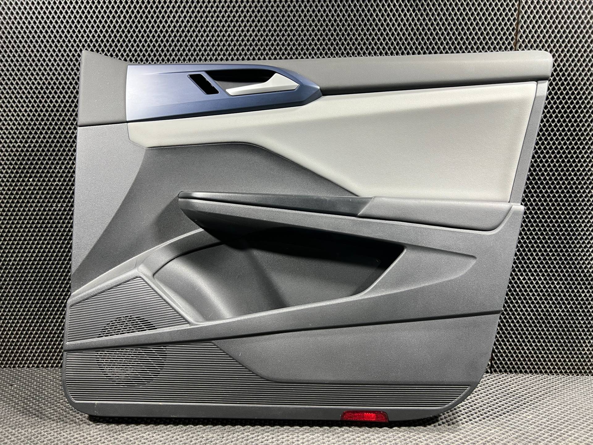 Обшивка двери (дверная карта) комплект Volkswagen Taos 1 поколение 2023 OEM 2GJ868080