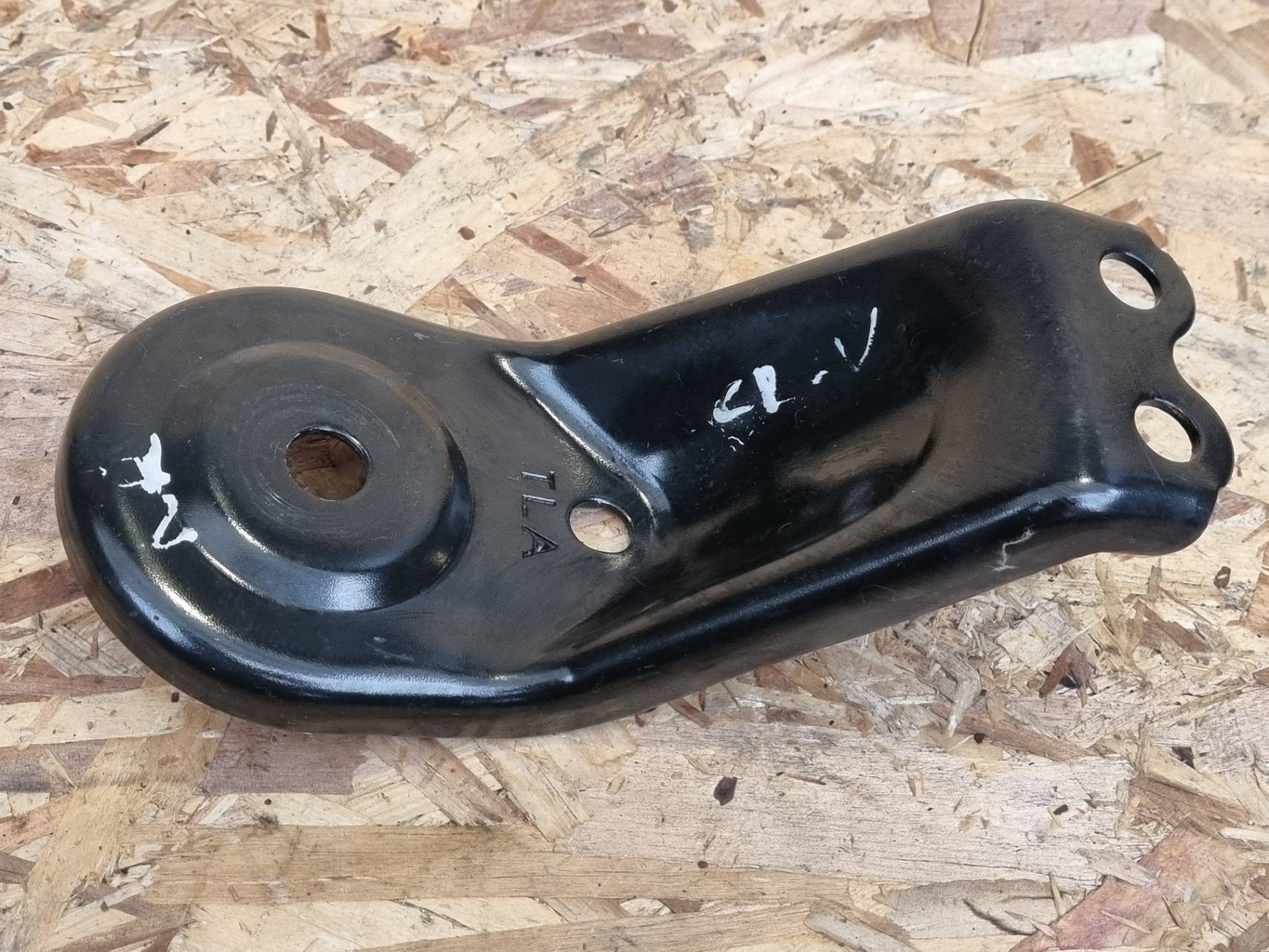 Кронштейн крепления балки подвески Honda HR-V 3 рестайлинг 2025 OEM 50365-TLA-A00
