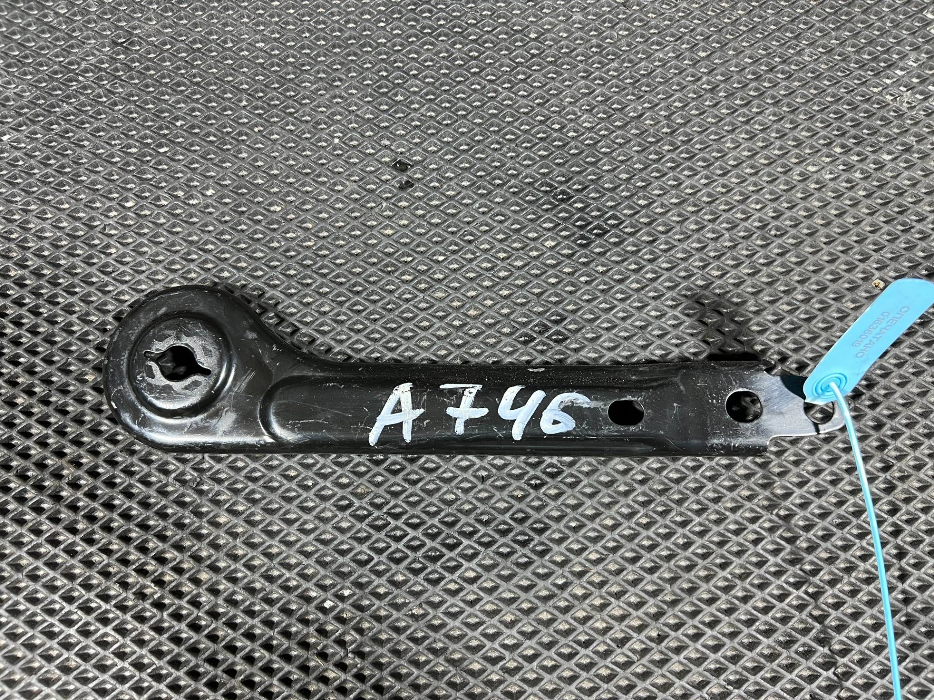 Кронштейн крепления балки подвески Kia K5 3 2021 OEM 55470L1000