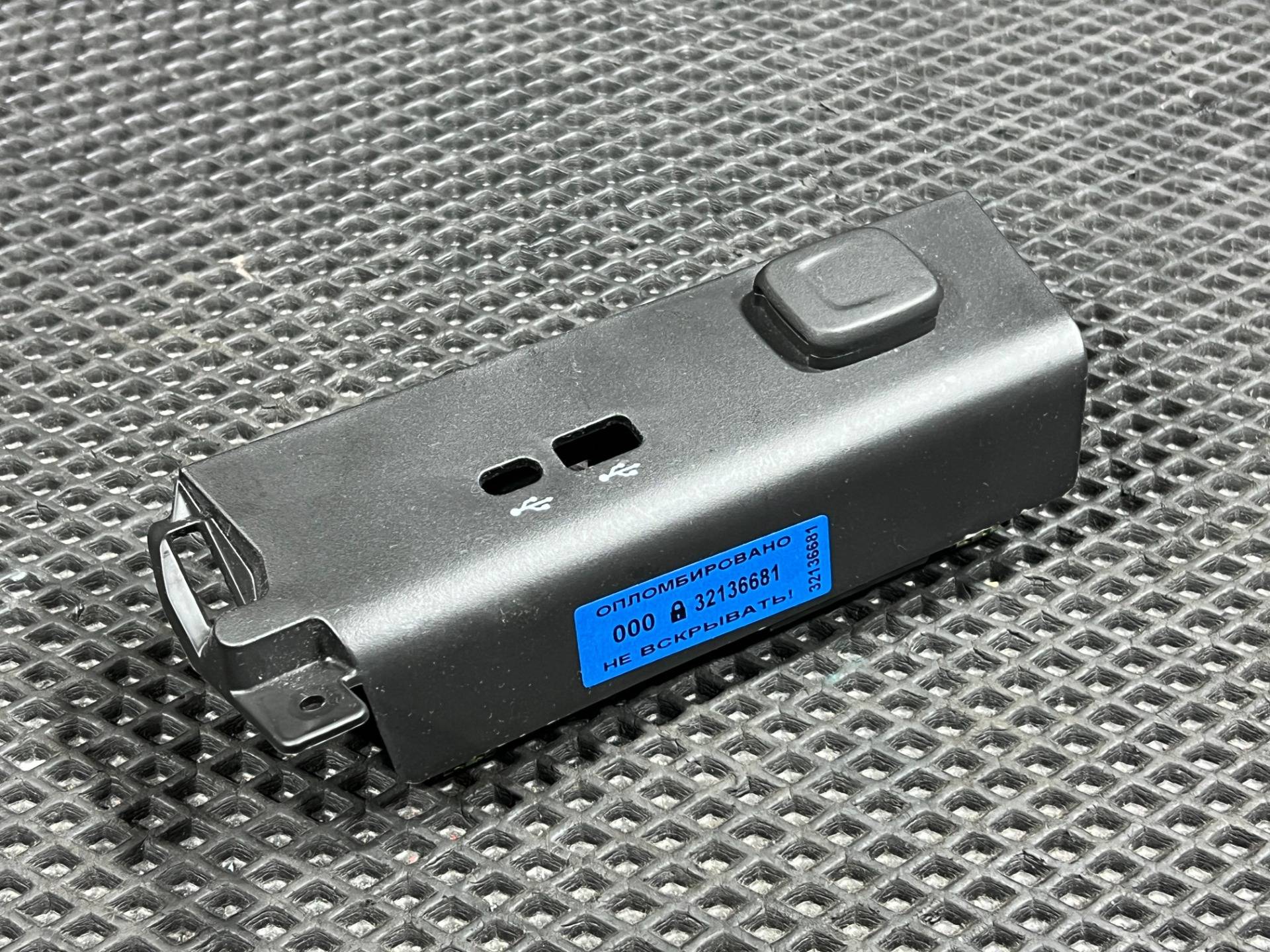Разъем AUX / USB Buick Encore GX рестайлинг 2024 OEM 42800422