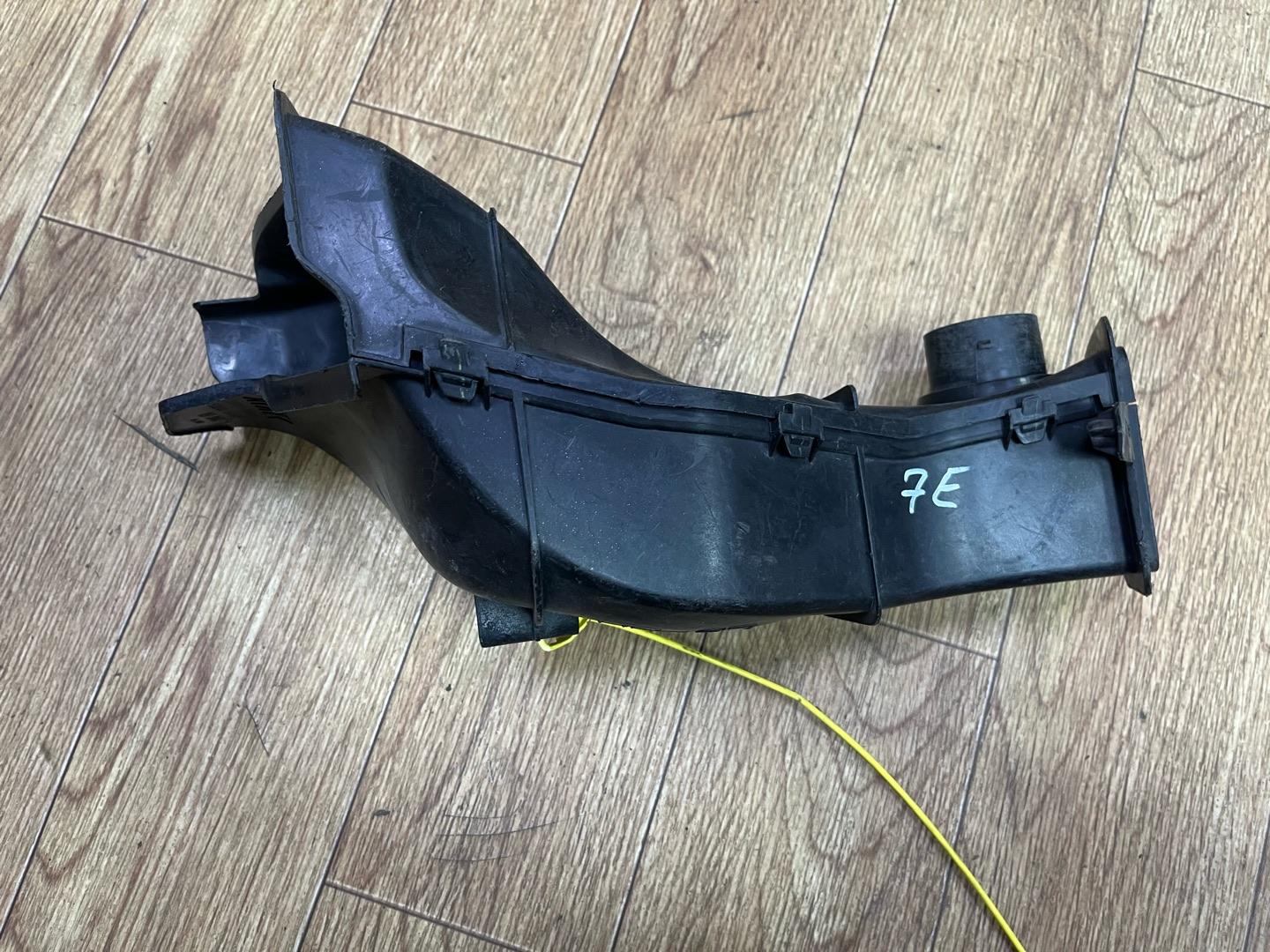 Воздухозаборник Lexus LS 4 2011 OEM 53209-50010, 53288-50040
