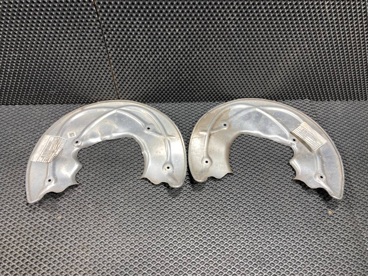 защитный кожух тормозного механизма Audi A5 F5 2017, 2.0 л., бензин, АКПП, лифтбэк, 8W0615311E, 8W0615312E - фото №1