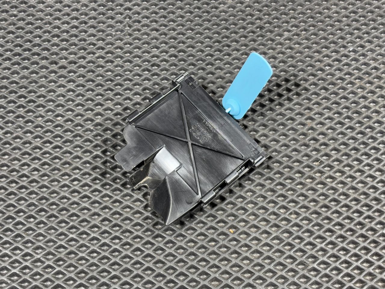 кронштейн (крепление) Volkswagen Taos 1 поколение 2021, 1.5 л., DNK, бензин, АКПП, внедорожник 5 дв., 5Q0927165C - фото №1