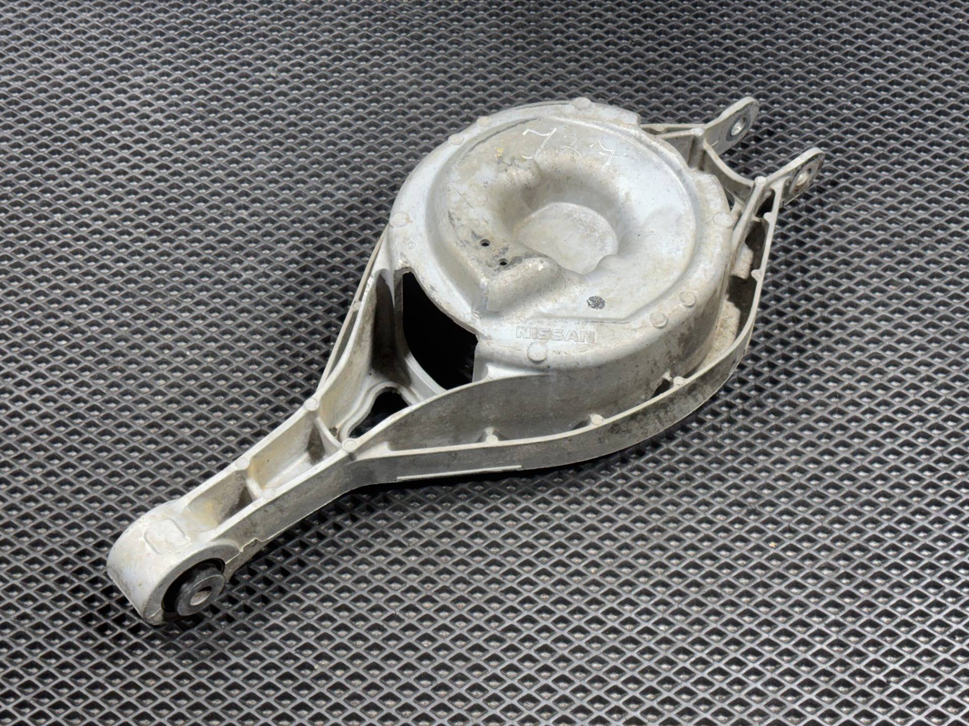 рычаг задний правый Infiniti G 3 2005 OEM 551B0AL500