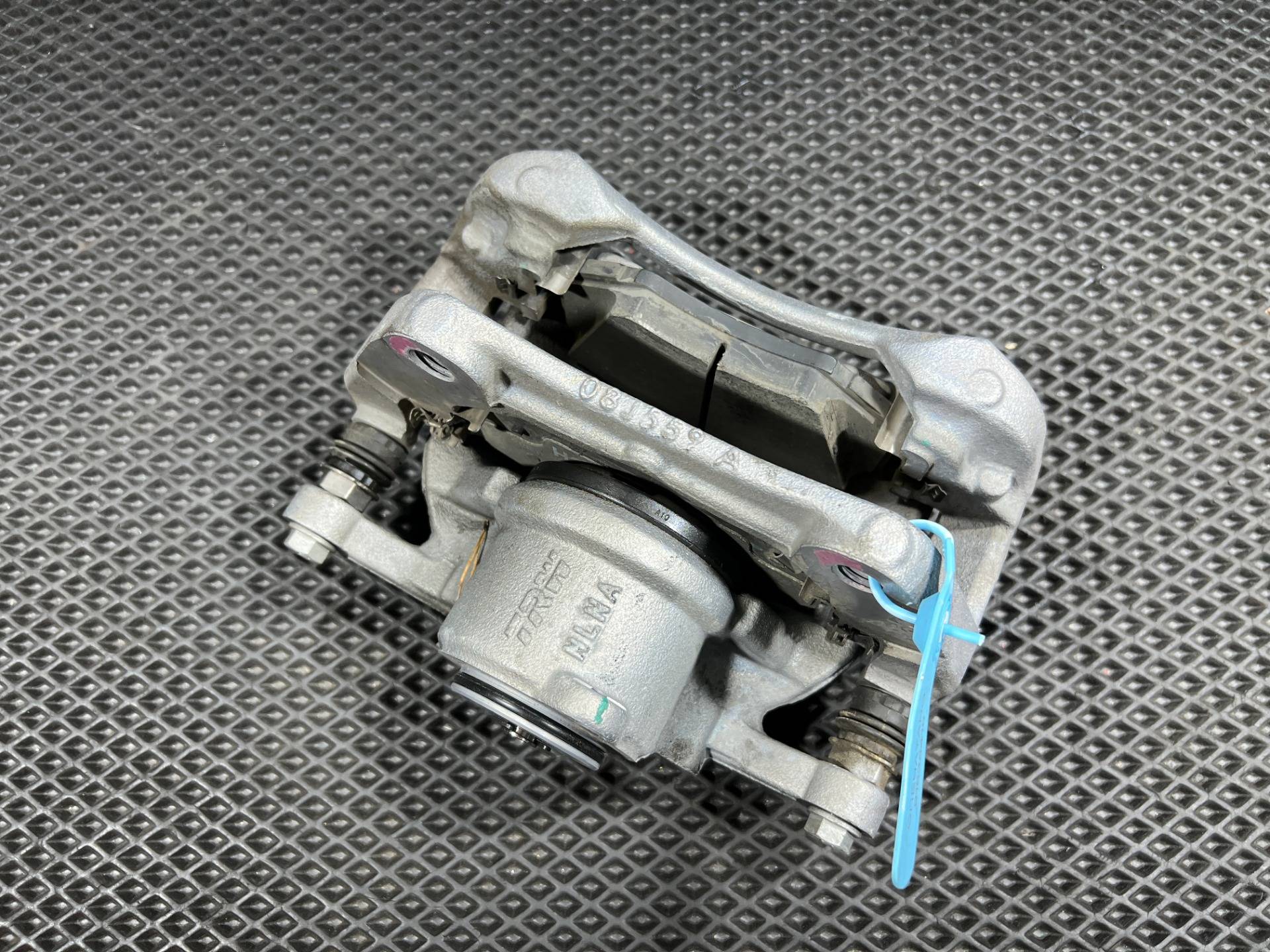 Суппорт передний левый Buick Encore GX 2024 OEM 13548018