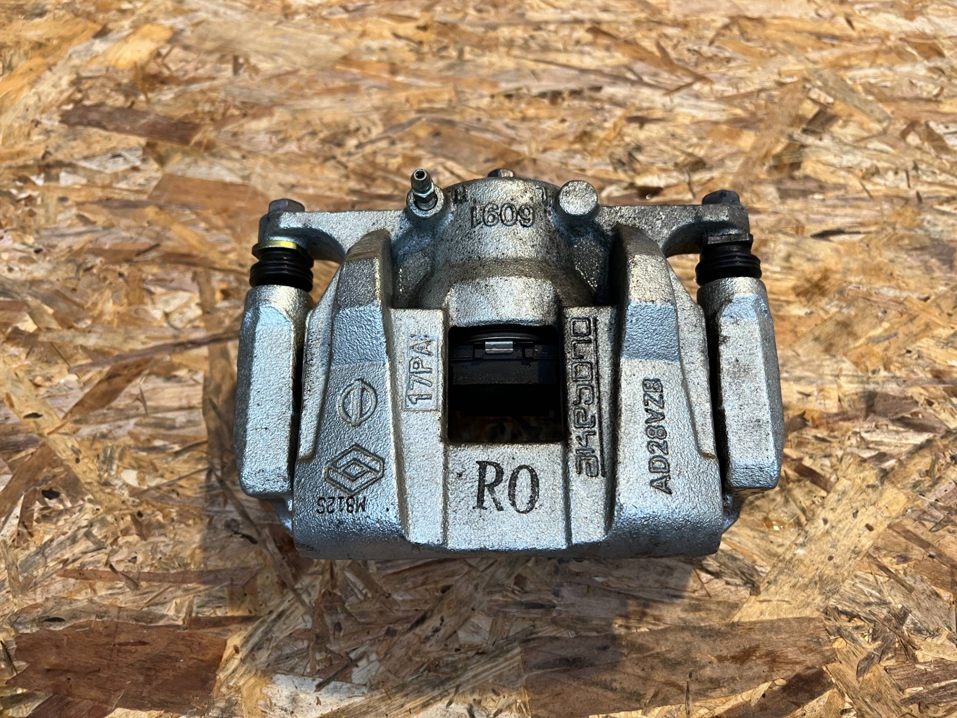 Суппорт передний правый Nissan Rogue T33 2022 OEM 410016RA0A