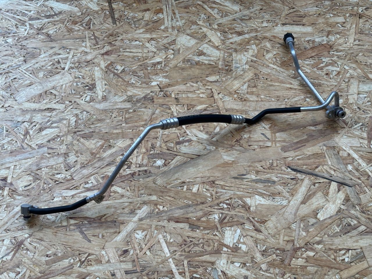 трубка кондиционера Audi A4 B9 2017, 2.0 л., бензин, АКПП, седан, 8W1820720F - фото №1