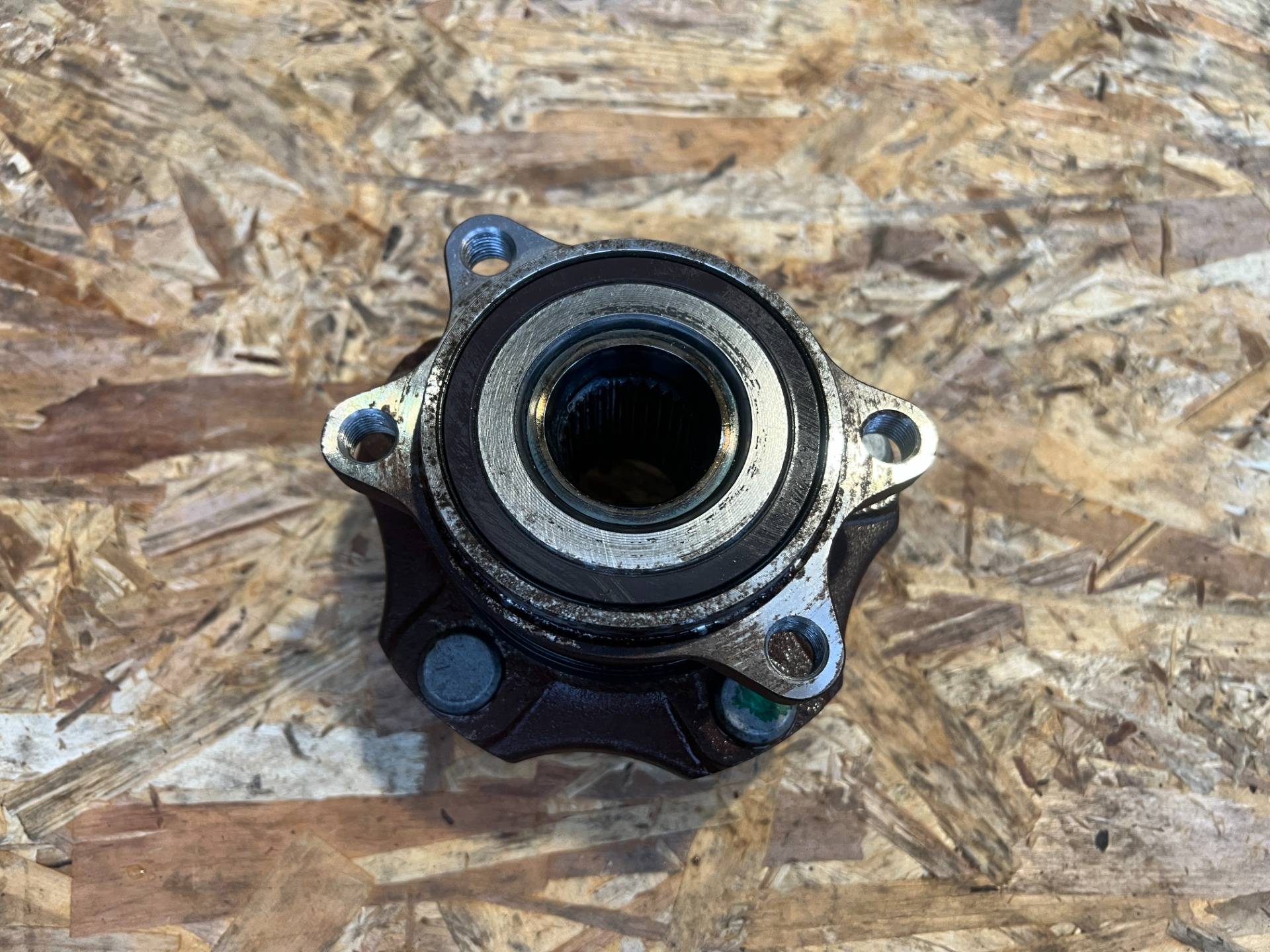 ступица передняя Nissan Rogue T33 2022 OEM 402026RR0A, 402026RA0A, 402026RS0A