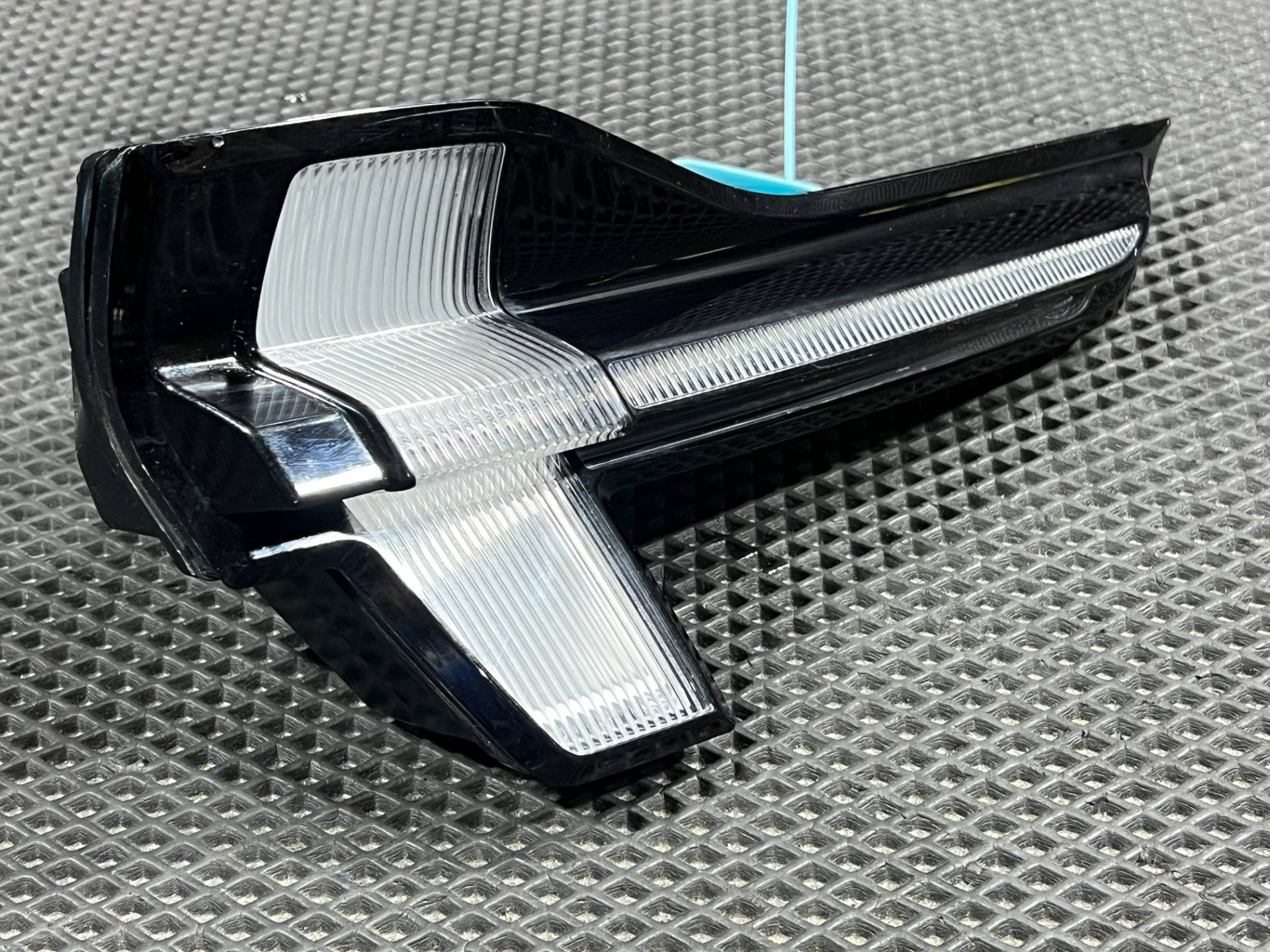 Фонарь крышки багажника левый Ford Mustang Mach-E 2023 OEM LJ8B13A603AE, LJ8B13A603A