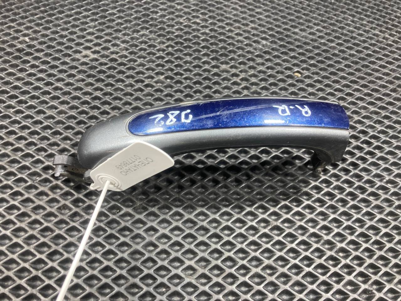 ручка наружная задняя правая Porsche Cayenne 955 2006, 4.5 л., M 48.00, бензин, АКПП, внедорожник 5 дв., 7L5837205G, 7L5837205J - фото №1