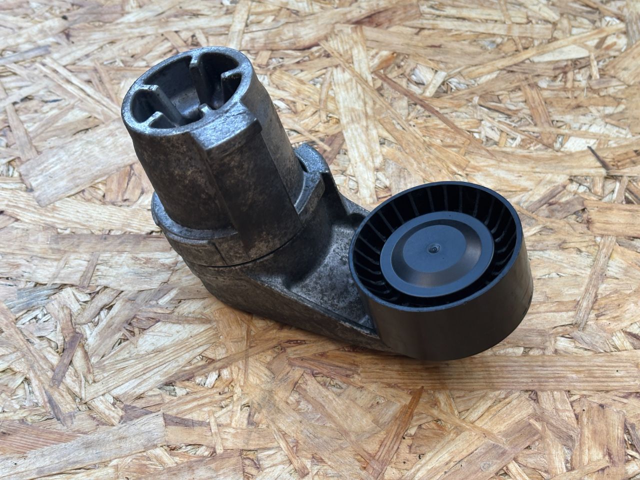 Натяжитель ремня агрегатов BMW X5 F15 2018, 3.0 л., N55 B30 A, бензин, АКПП, внедорожник 5 дв., 11288604266, 11287599097, 8604266, 7599097 - фото №1