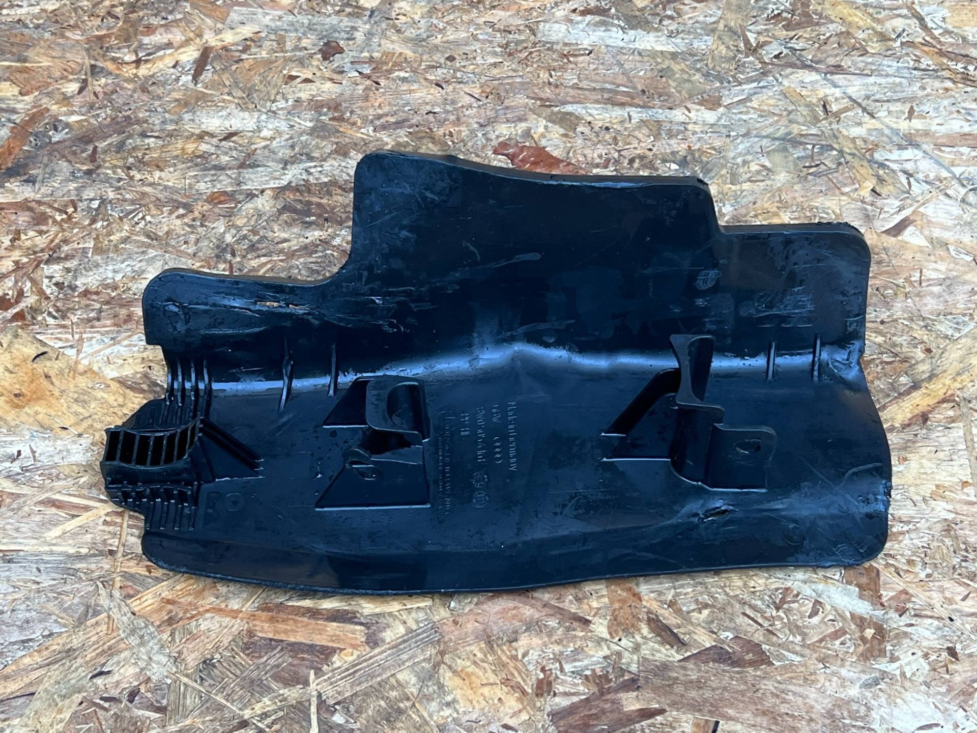Защита днища Audi RS4 B9 рестайлинг 2021 OEM 8W0505416E