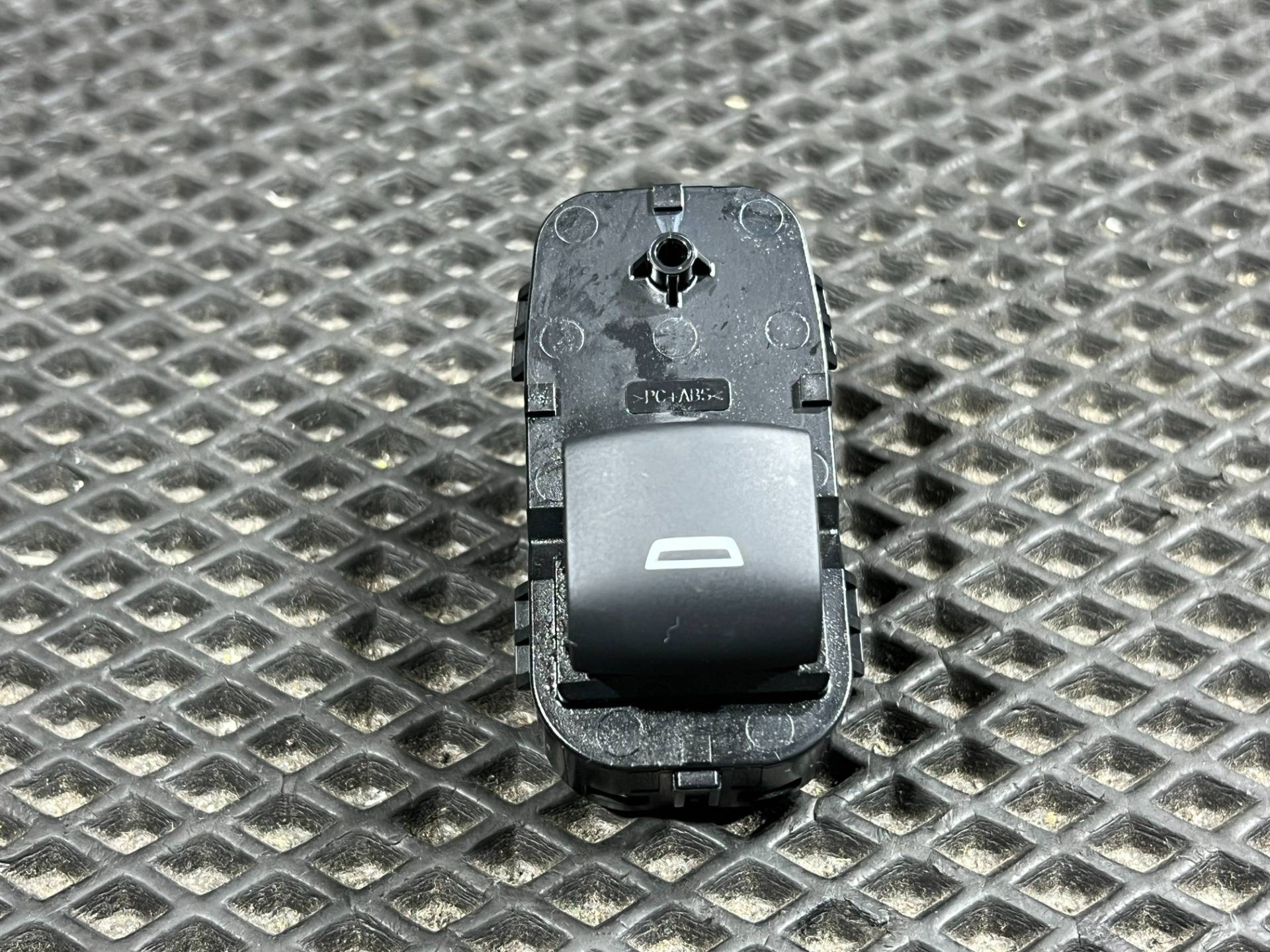 Кнопка стеклоподъемника Buick Regal 6 2024 OEM 84513466, 23308157, 84139701