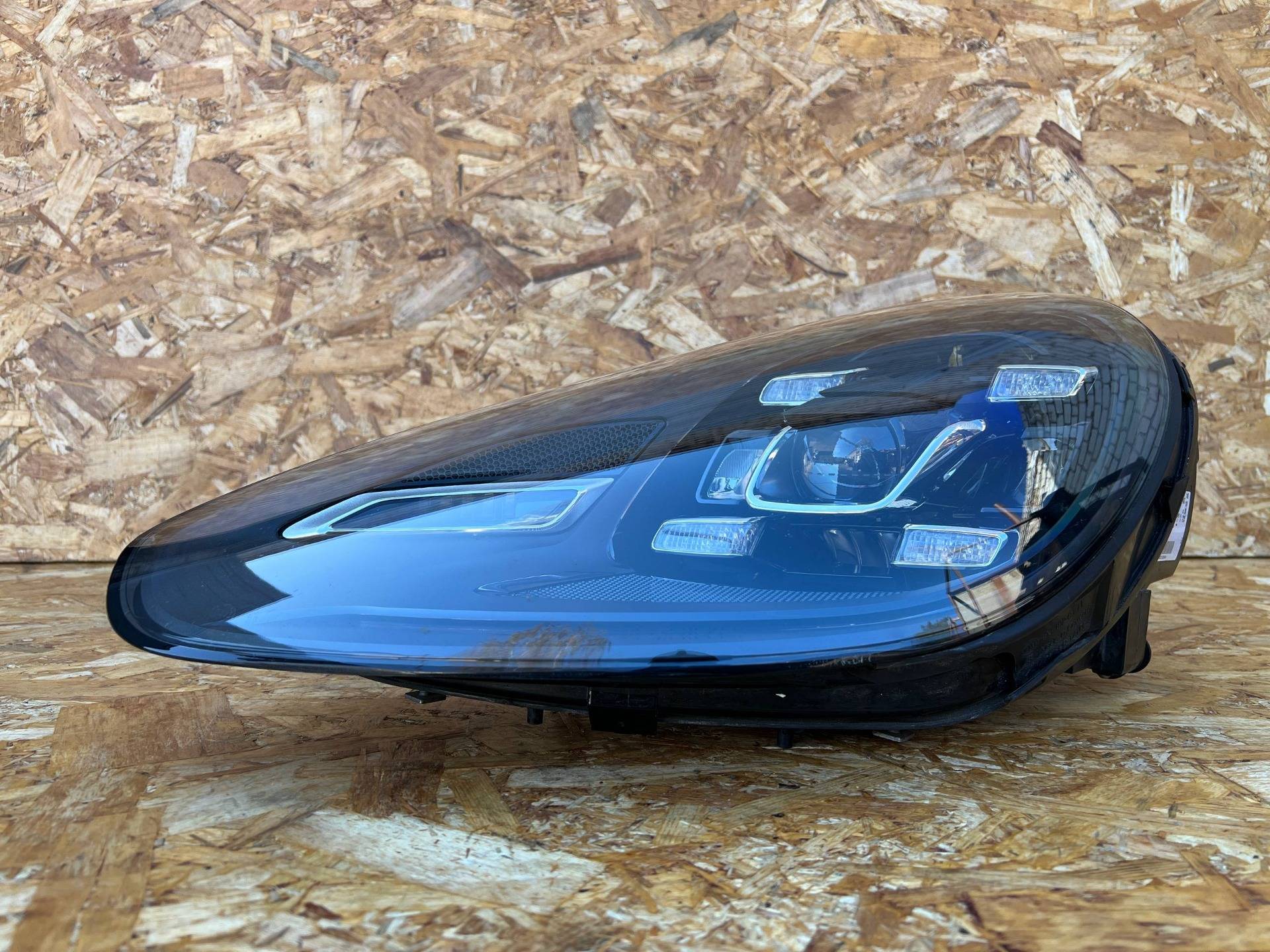 Фара левая Porsche Cayenne 958 2015 OEM 7P5941035K
