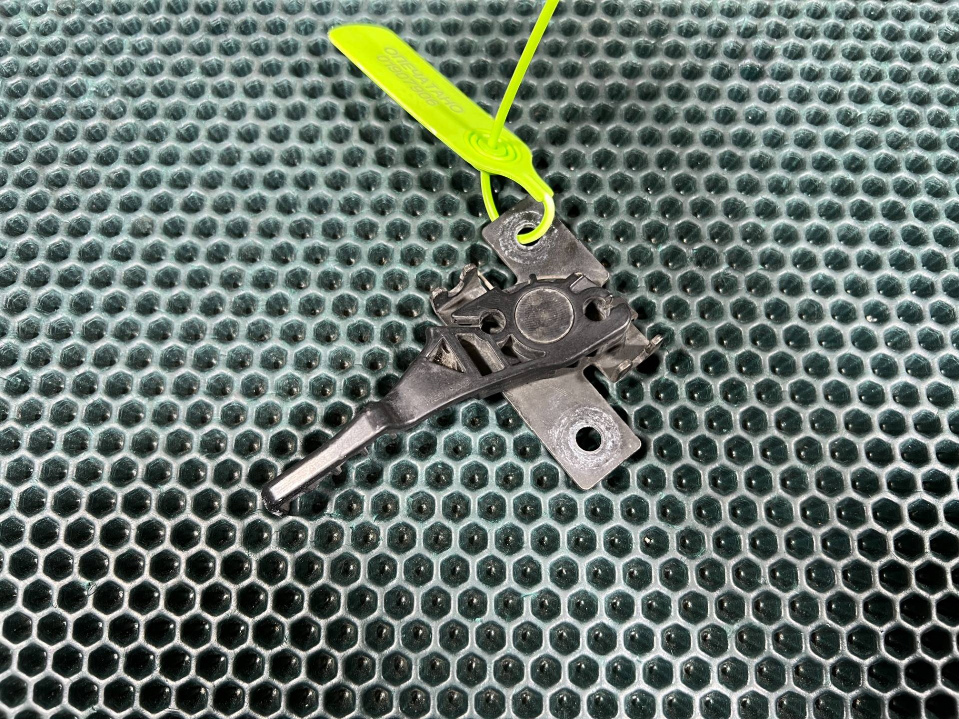 Ручка открывания капота Jaguar XE X760 2016 OEM GX7316824AA, T4N3060