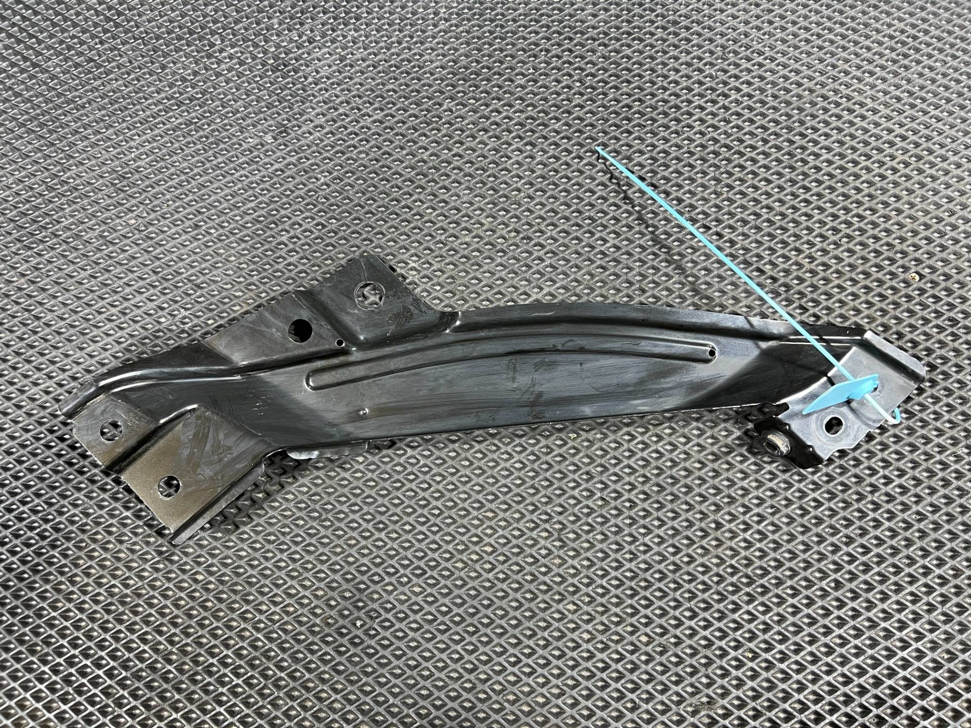 Кронштейн радиатора Volkswagen Taos 1 поколение 2023 OEM 2GJ805932A
