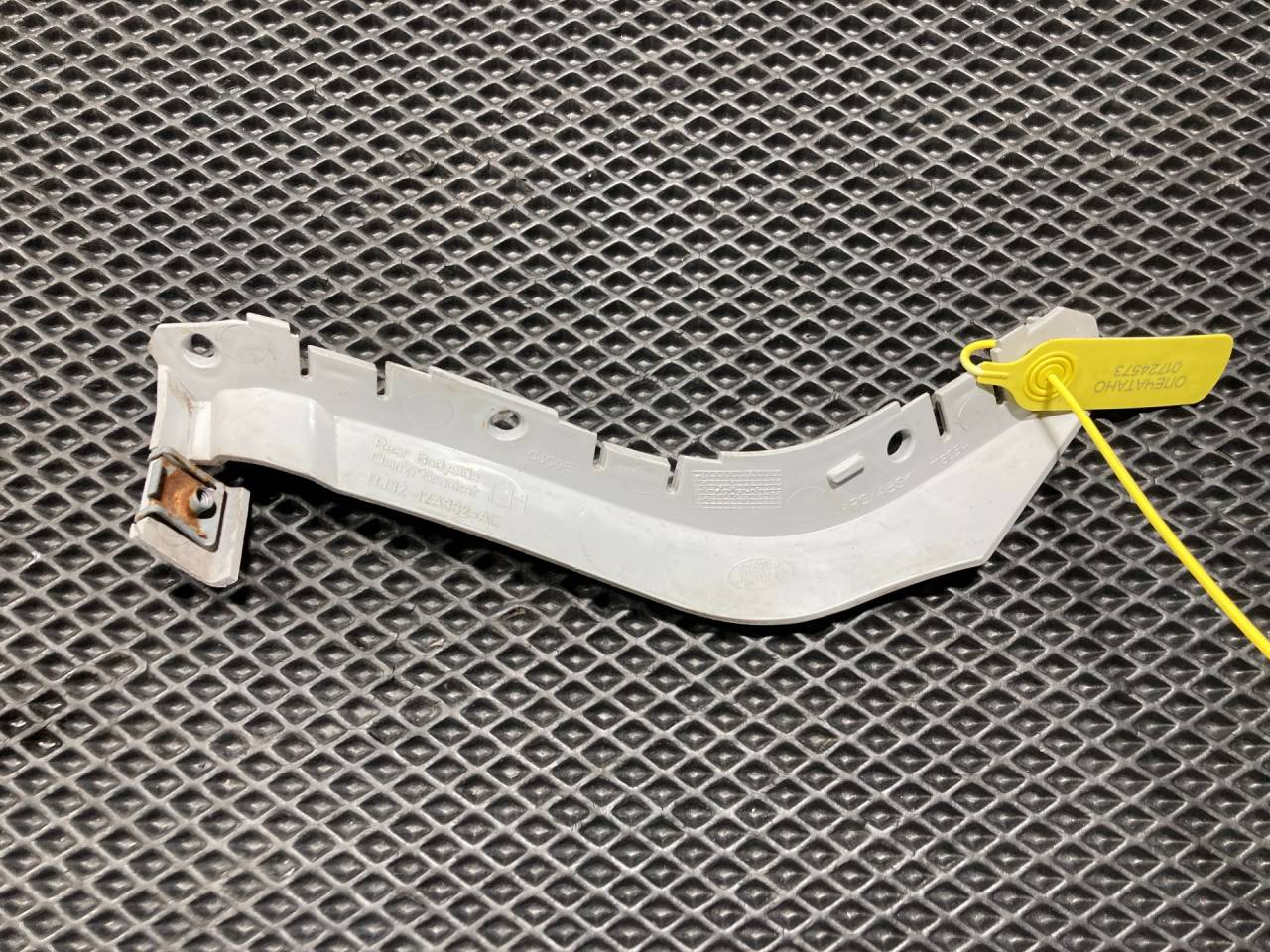 Крепление бампера заднего Land Rover Range Rover Evoque L538 2014, 2.0 л., бензин, АКПП, внедорожник 5 дв., BJ3217A882AC, LR026335, LR035105 - фото №1