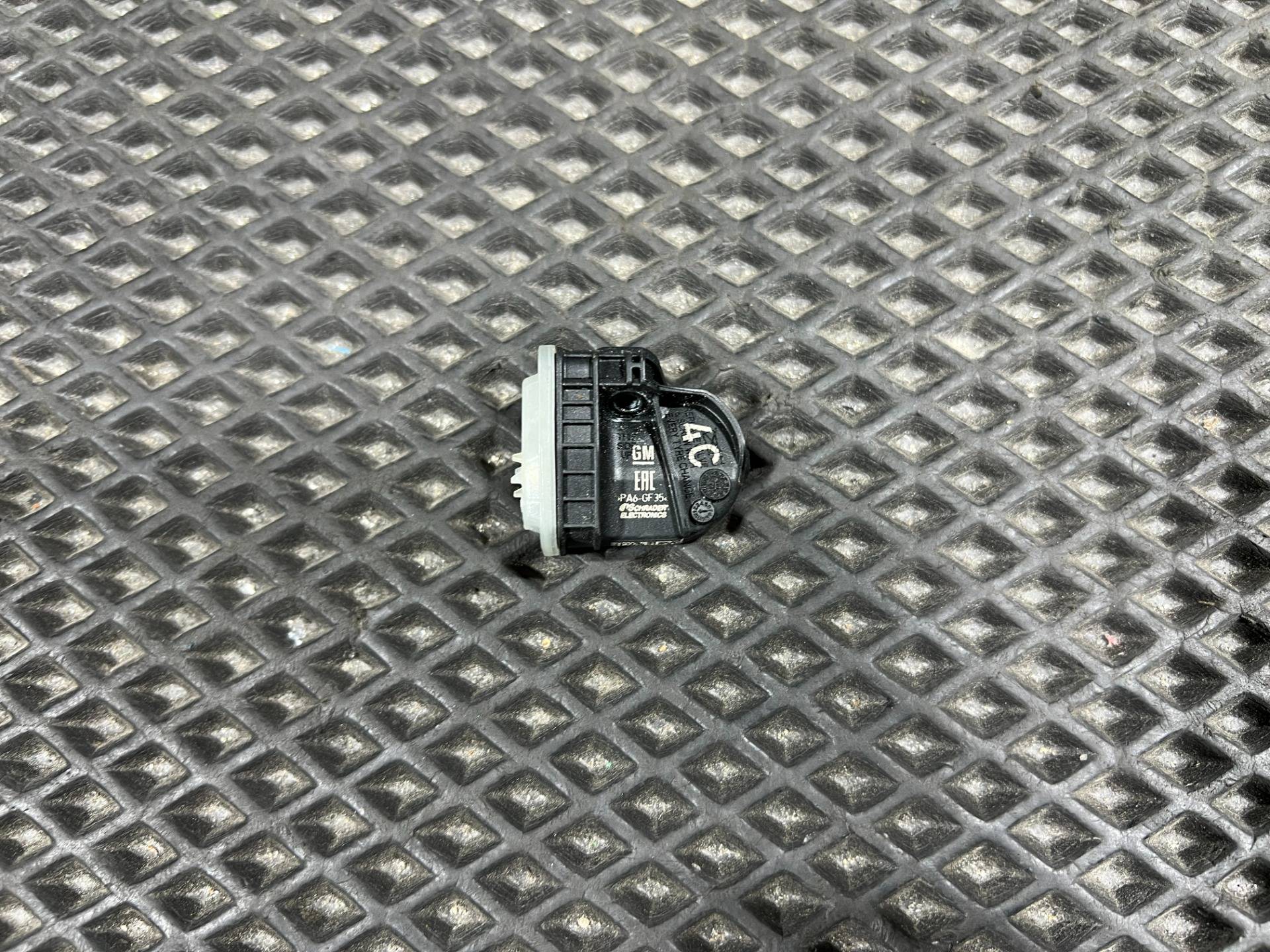 Датчик давления в шине Cadillac Escalade 4 2024 OEM 13528563, 13544444