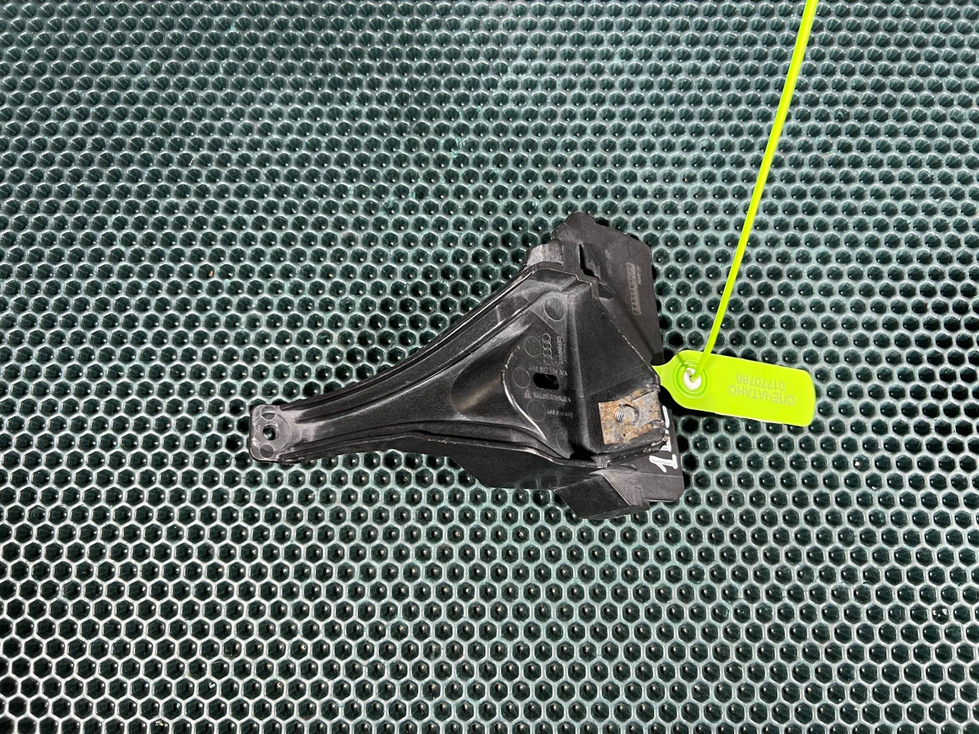 Кронштейн крепления бампера Audi A8 D4/4H 2012 OEM 4H0807139MN