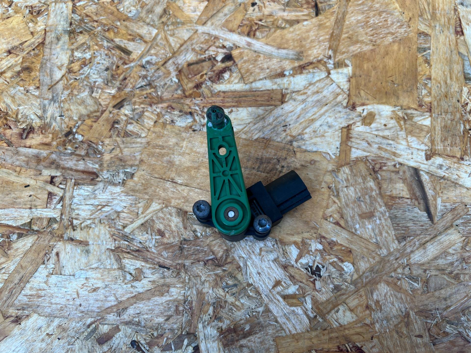 Датчик положения подвески Audi A6 4G/C7 2015 OEM 4H0907503