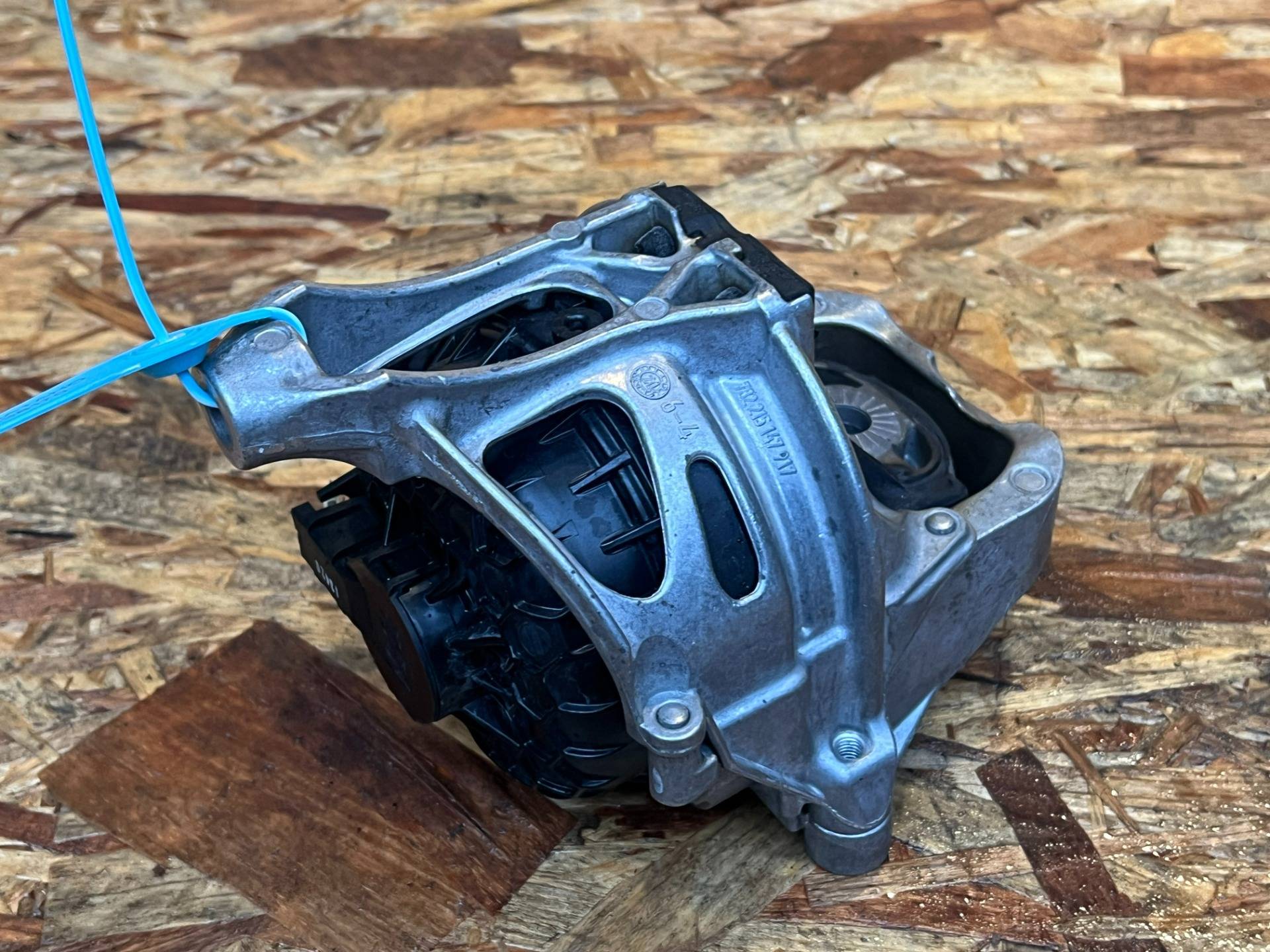 Подушка крепления двигателя Audi SQ5 Sportback FY 2021 OEM 4M0199372FG, 782215150182