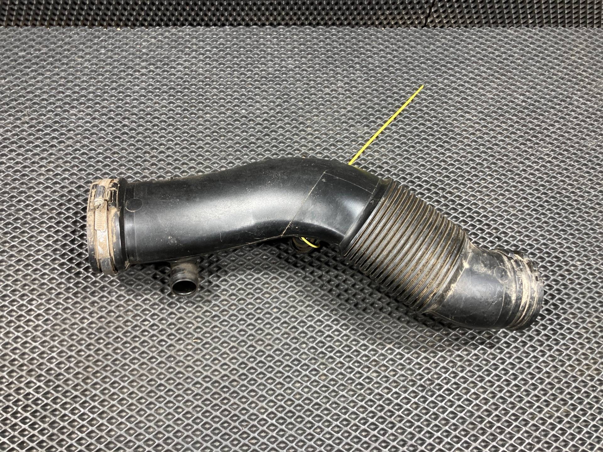 Патрубок воздушного фильтра Land Rover Evoque 1 поколение [рестайлинг] 2014 OEM BJ329C620B, BJ329C620BC, LR024307