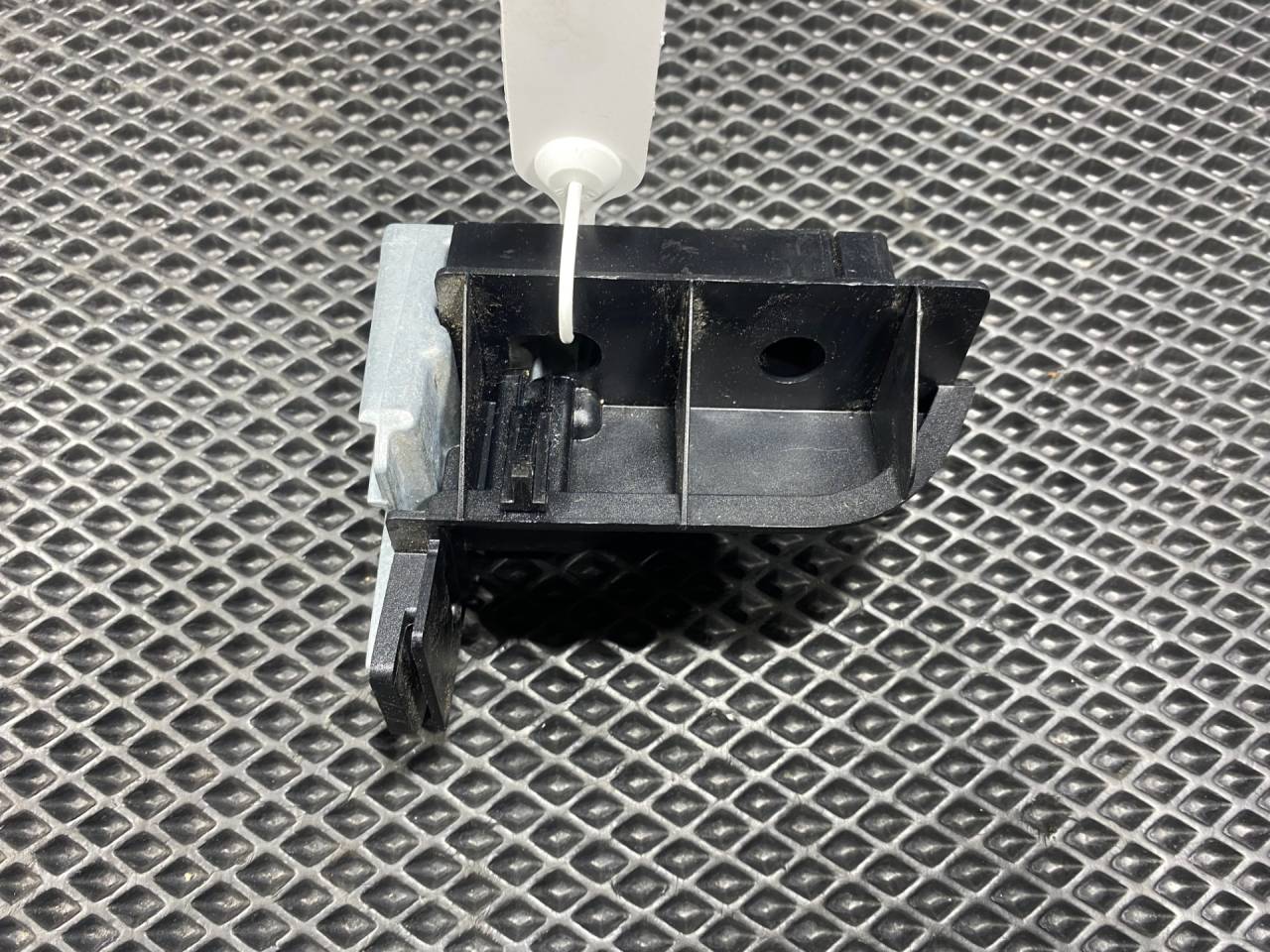 Кронштейн полки багажника BMW X5 F15 2018, 3.0 л., N55 B30 A, бензин, АКПП, внедорожник 5 дв., 9928100014 - фото №1