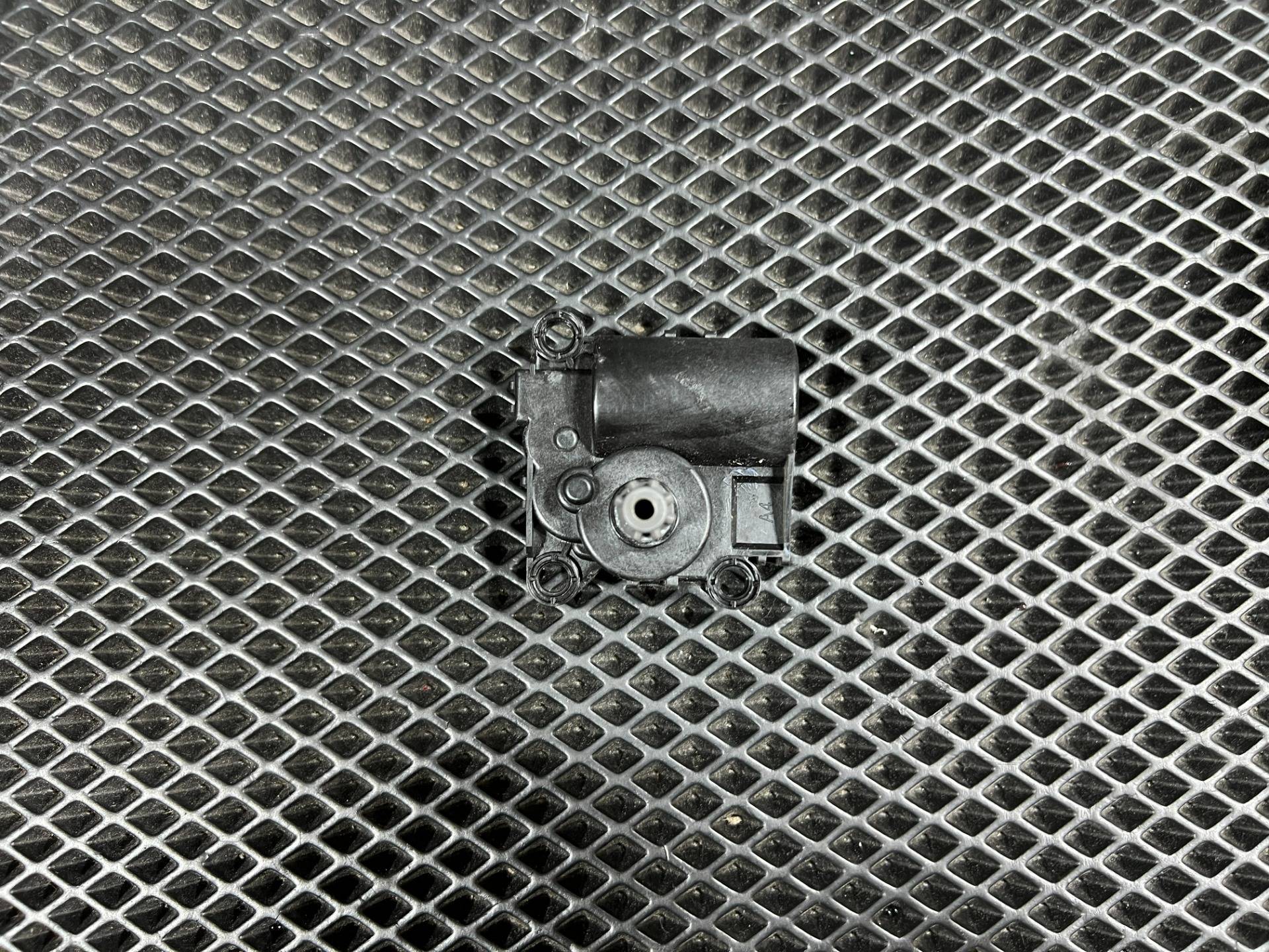 Моторчик заслонки печки Kia Ceed 3 2023 OEM D332-CK8AA04