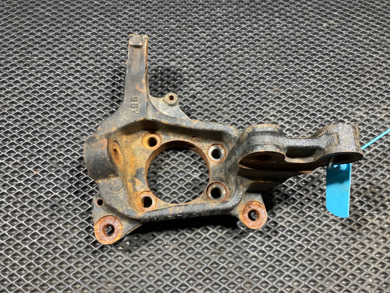 кулак поворотный левый Subaru BRZ 1 поколение 2016, 2.0 л., бензин, АКПП, 28313-CA010, 28313CA011 - фото №1