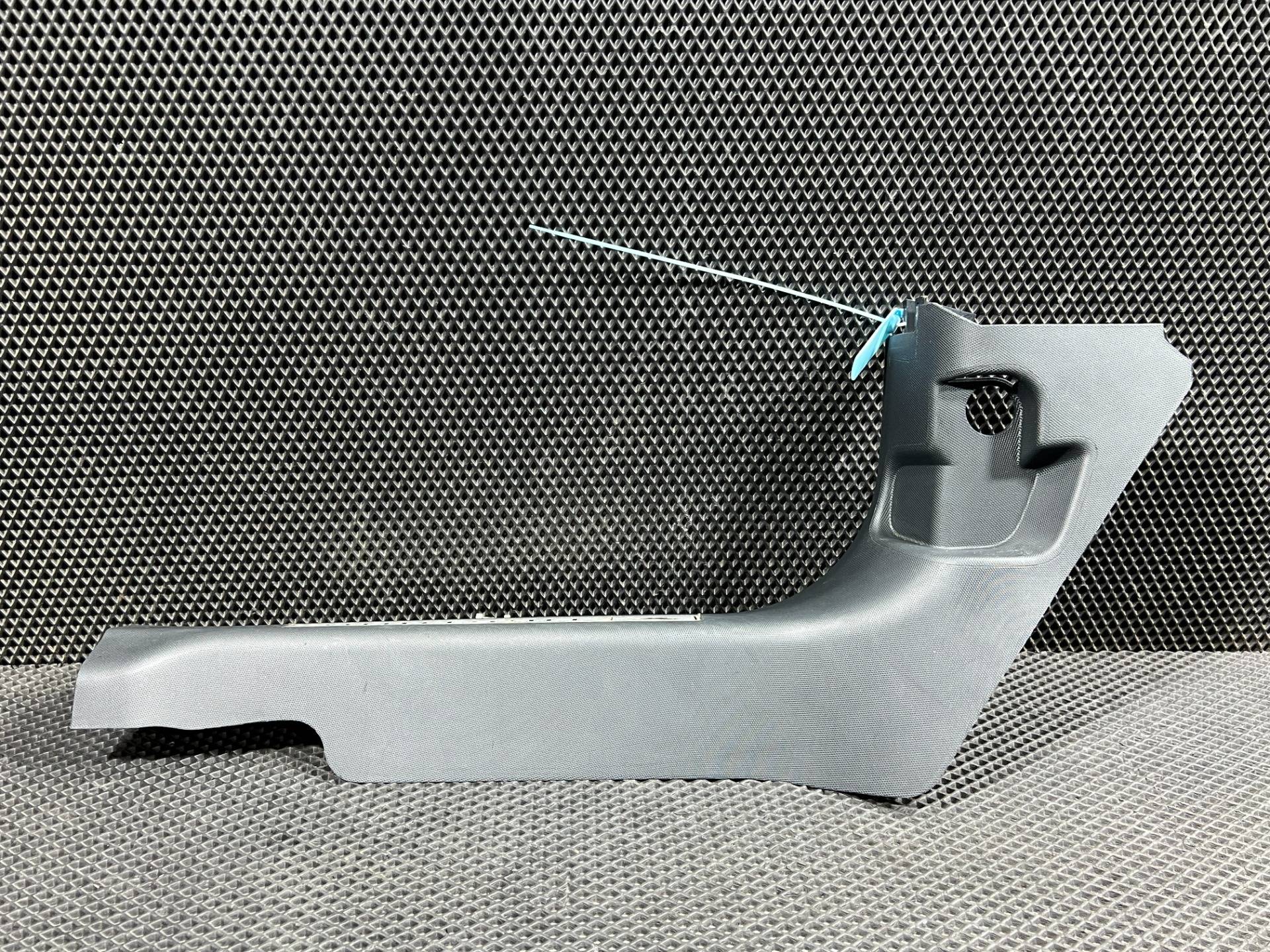 Накладка на порог внутренняя передняя левая Ford Mustang Mach-E 2023 OEM LK9B-R13201-CAW